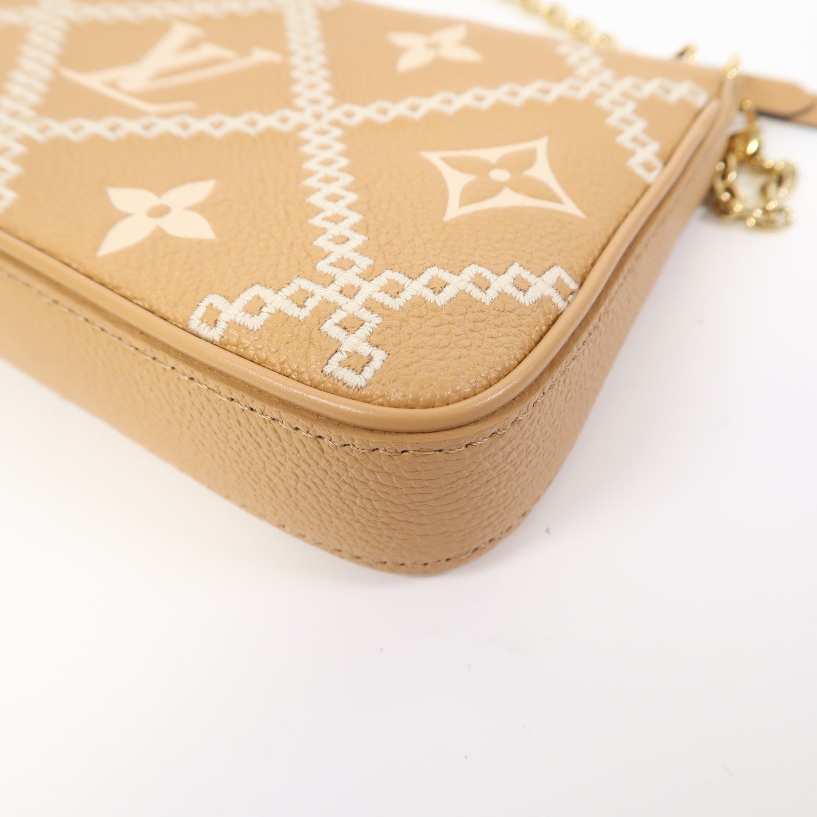 LOUIS VUITTON Monogram Empreinte Easy Pouch On Strap金扣肩背袋米色