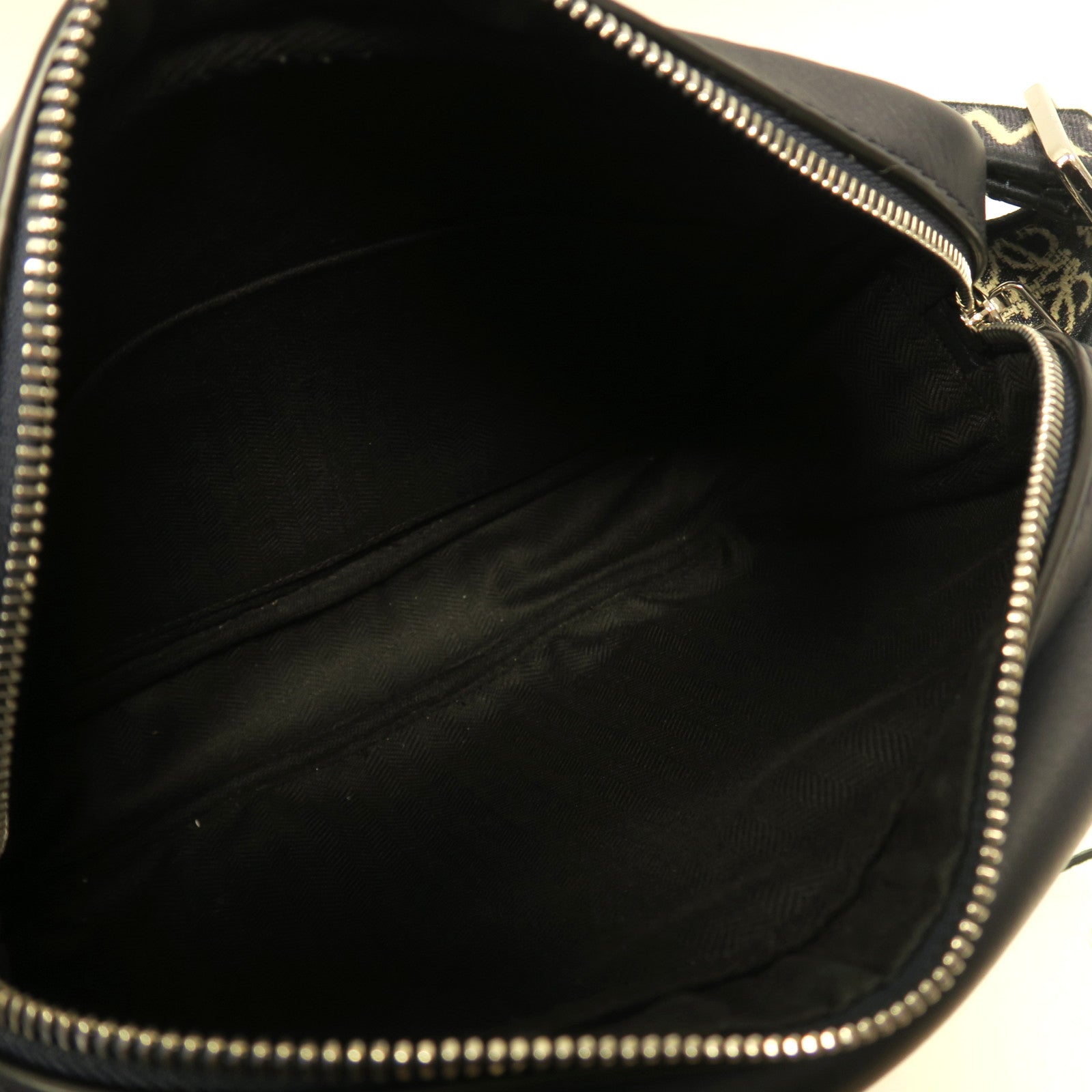 LOEWE 【激減優惠】牛皮皮革Military Messenger銀扣肩背袋深藍色
