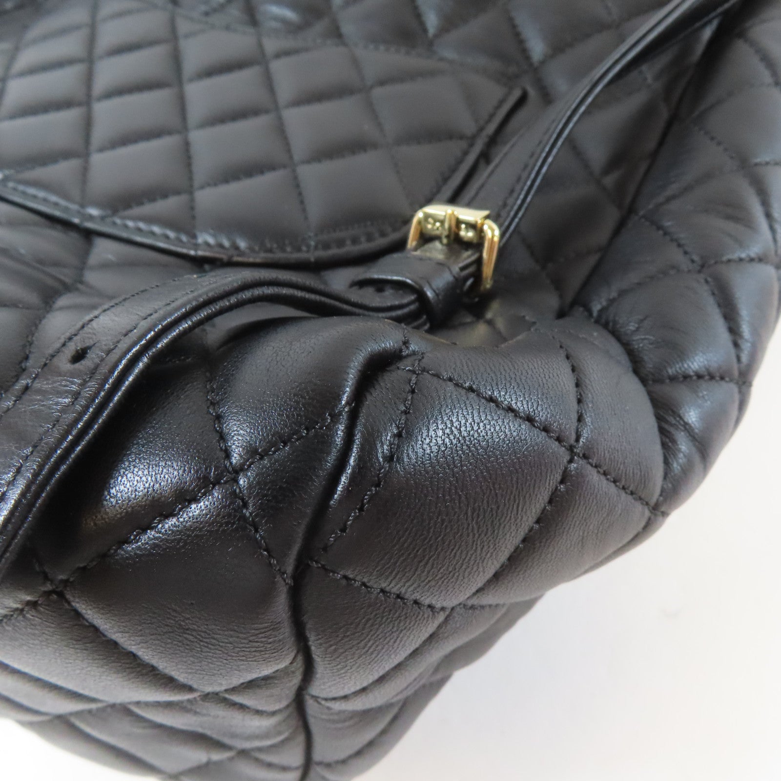 CHANEL 菱格羊皮皮革Backpack金扣背包黑色
