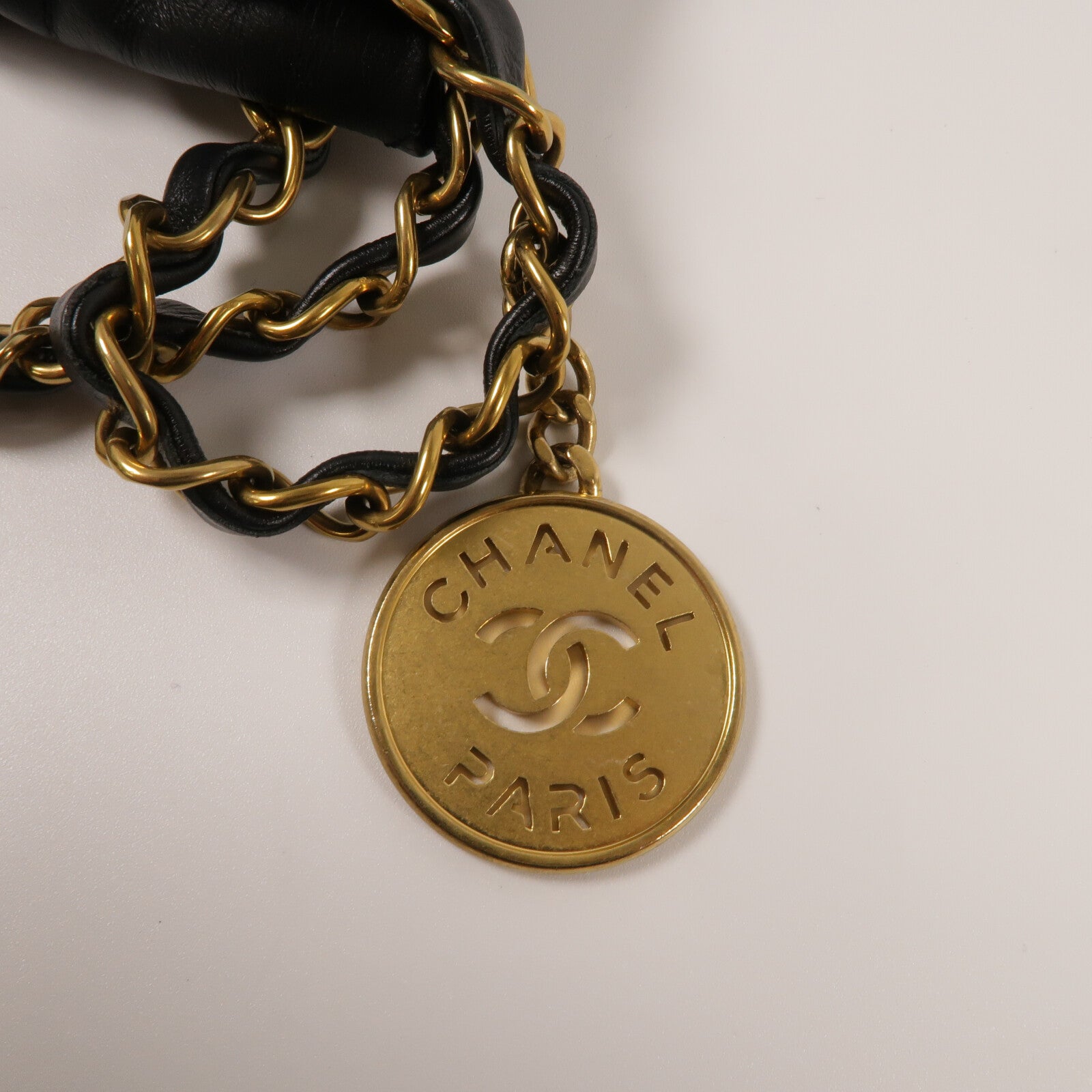 CHANEL 牛皮皮革Chanel 22 Small鏈帶肩背袋
