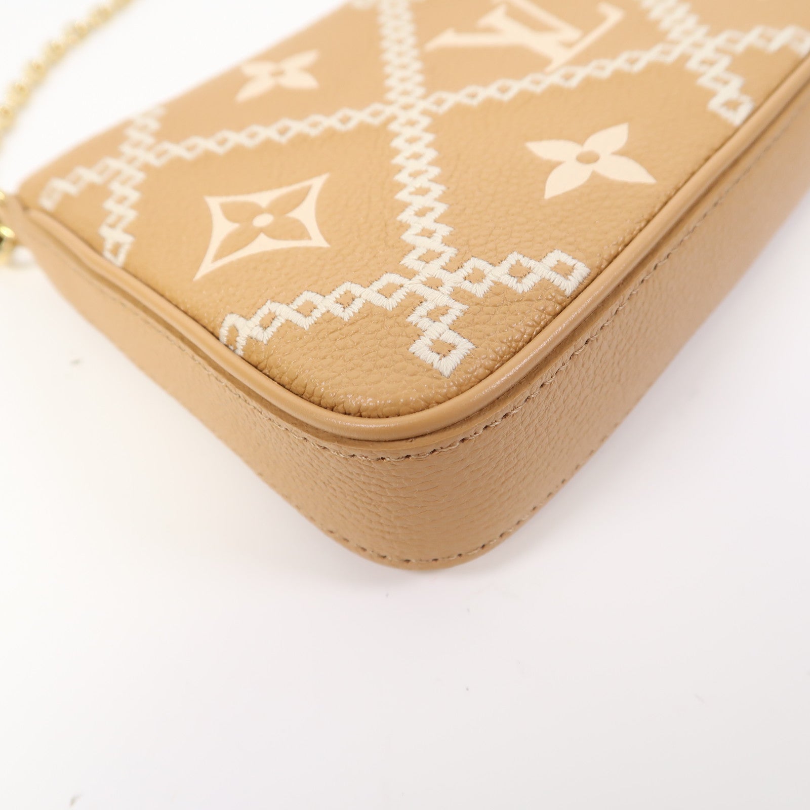 LOUIS VUITTON Monogram Empreinte Easy Pouch On Strap金扣肩背袋米色