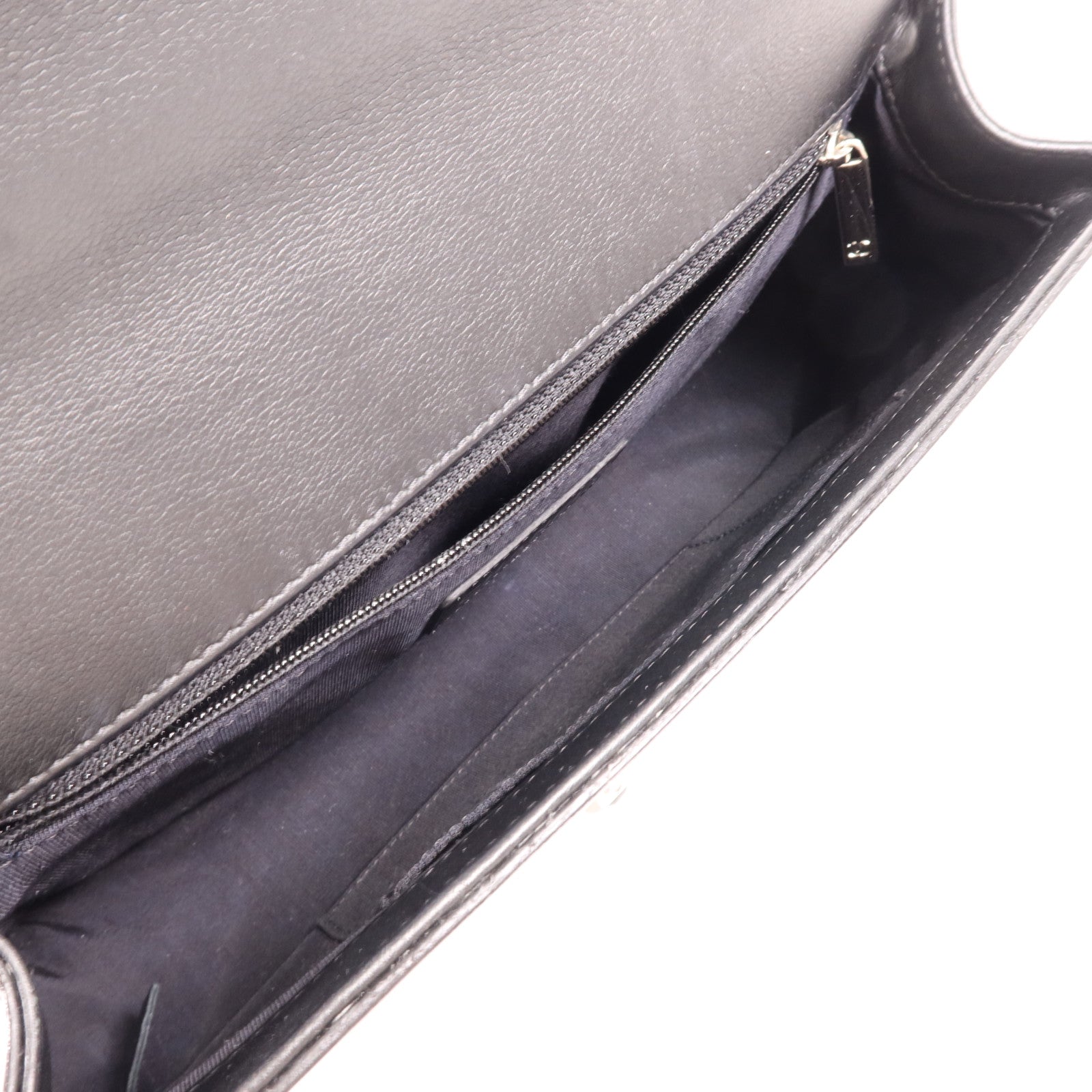 CHANEL 漆皮皮革Boy 28銀扣肩背袋