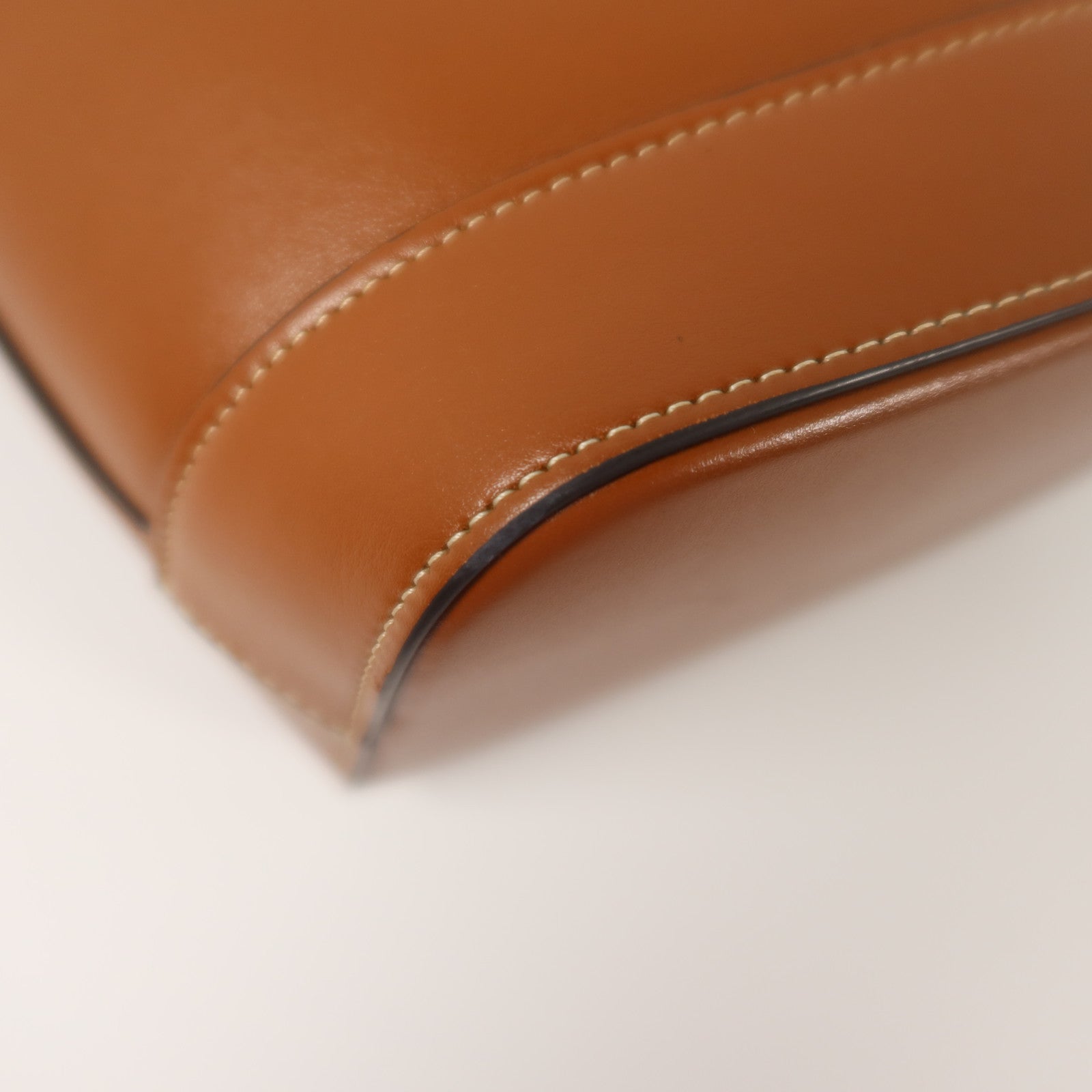 CELINE 牛皮皮革Small Cuir Triomphe Bucket金扣肩背袋