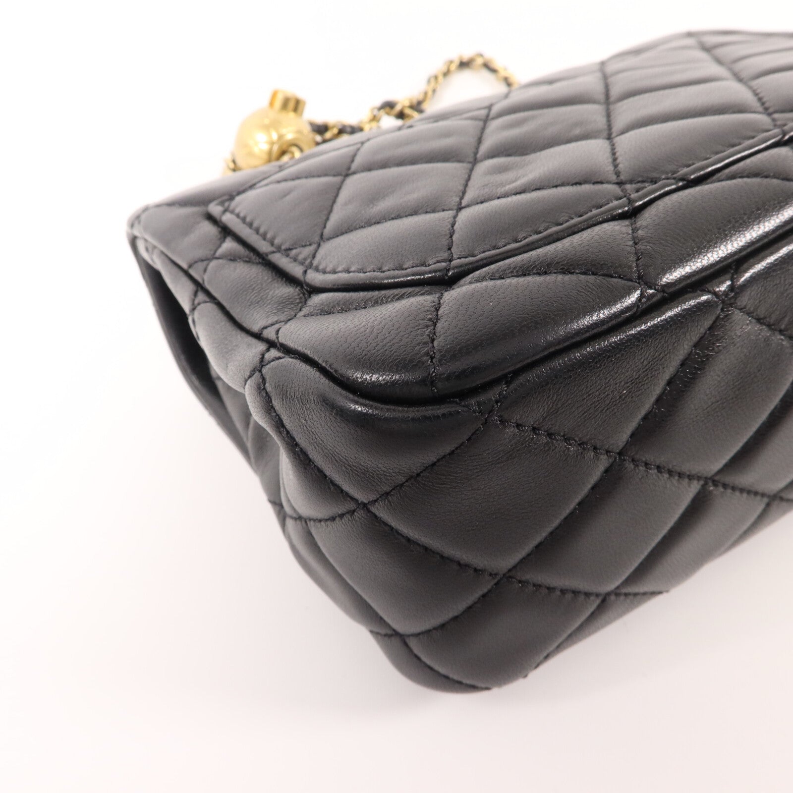 CHANEL 羊皮皮革Mini Classic 17 Gold Ball鏈帶肩背袋