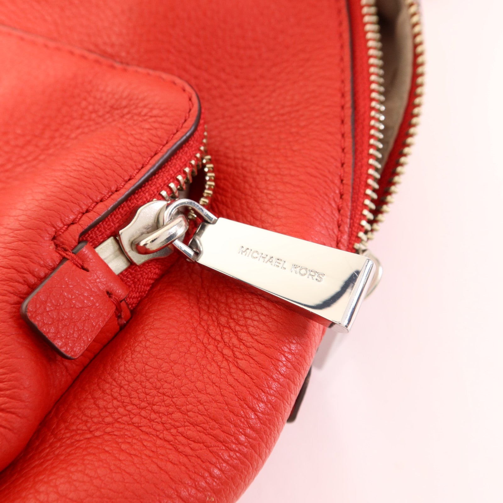 Michael Kors 牛皮皮革Backpack銀扣背包