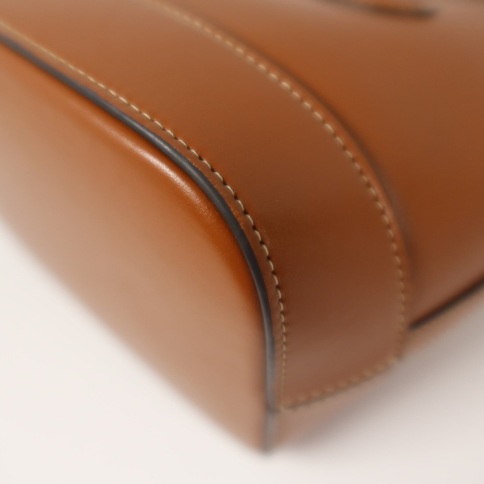 CELINE 牛皮皮革Small Cuir Triomphe Bucket金扣肩背袋