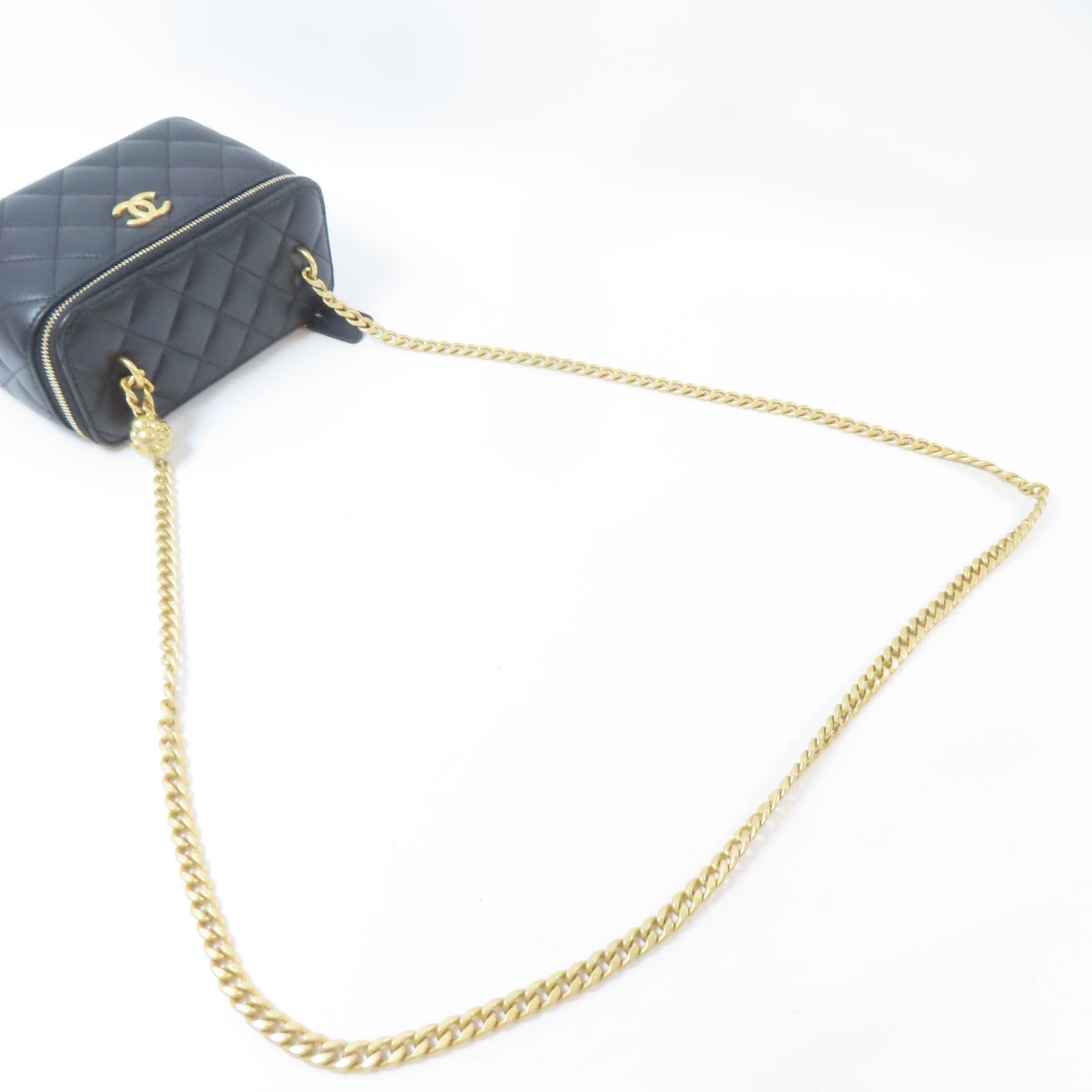 CHANEL 菱格羊皮皮革Vanity Case金扣鏈帶肩背袋黑色