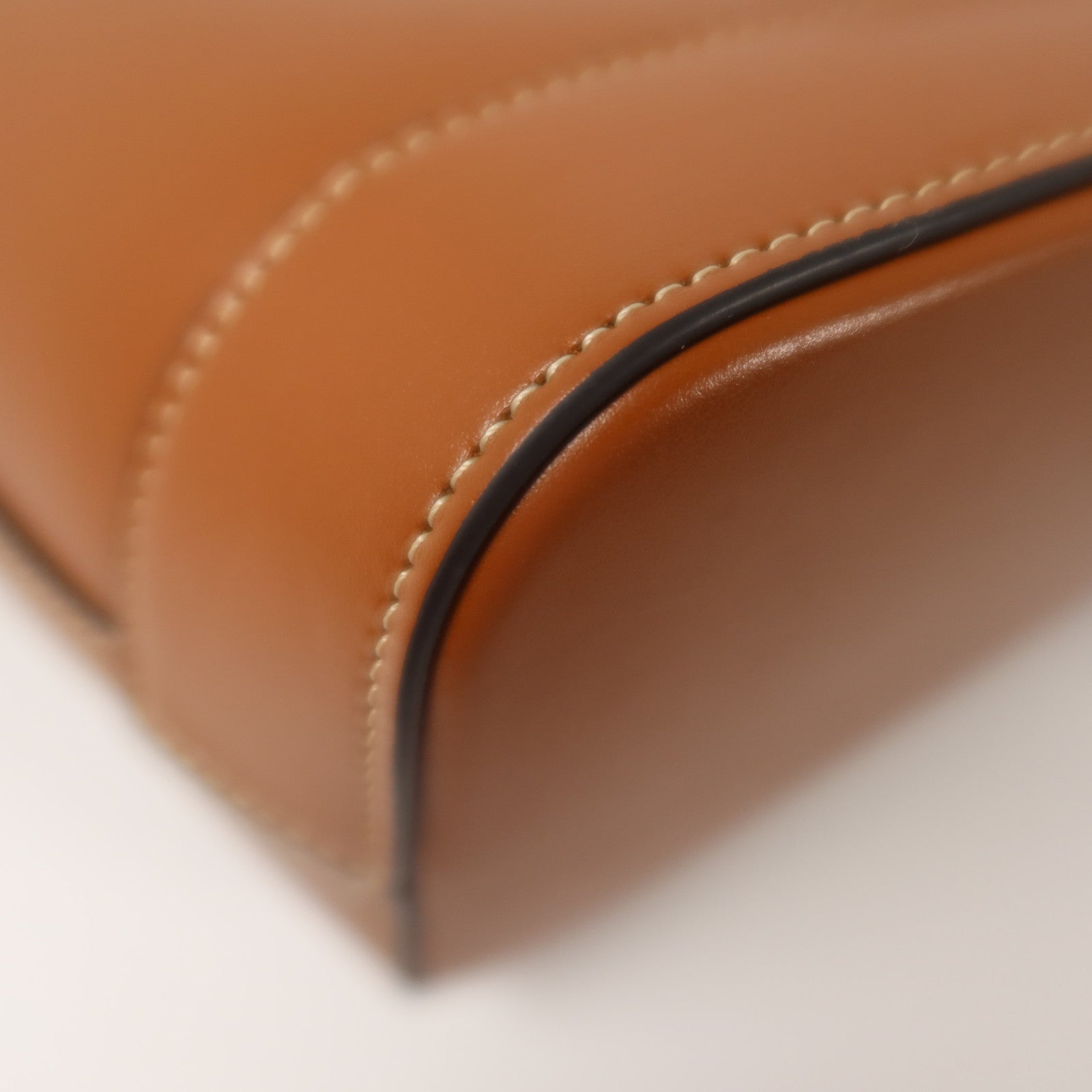 CELINE 牛皮皮革Small Cuir Triomphe Bucket金扣肩背袋
