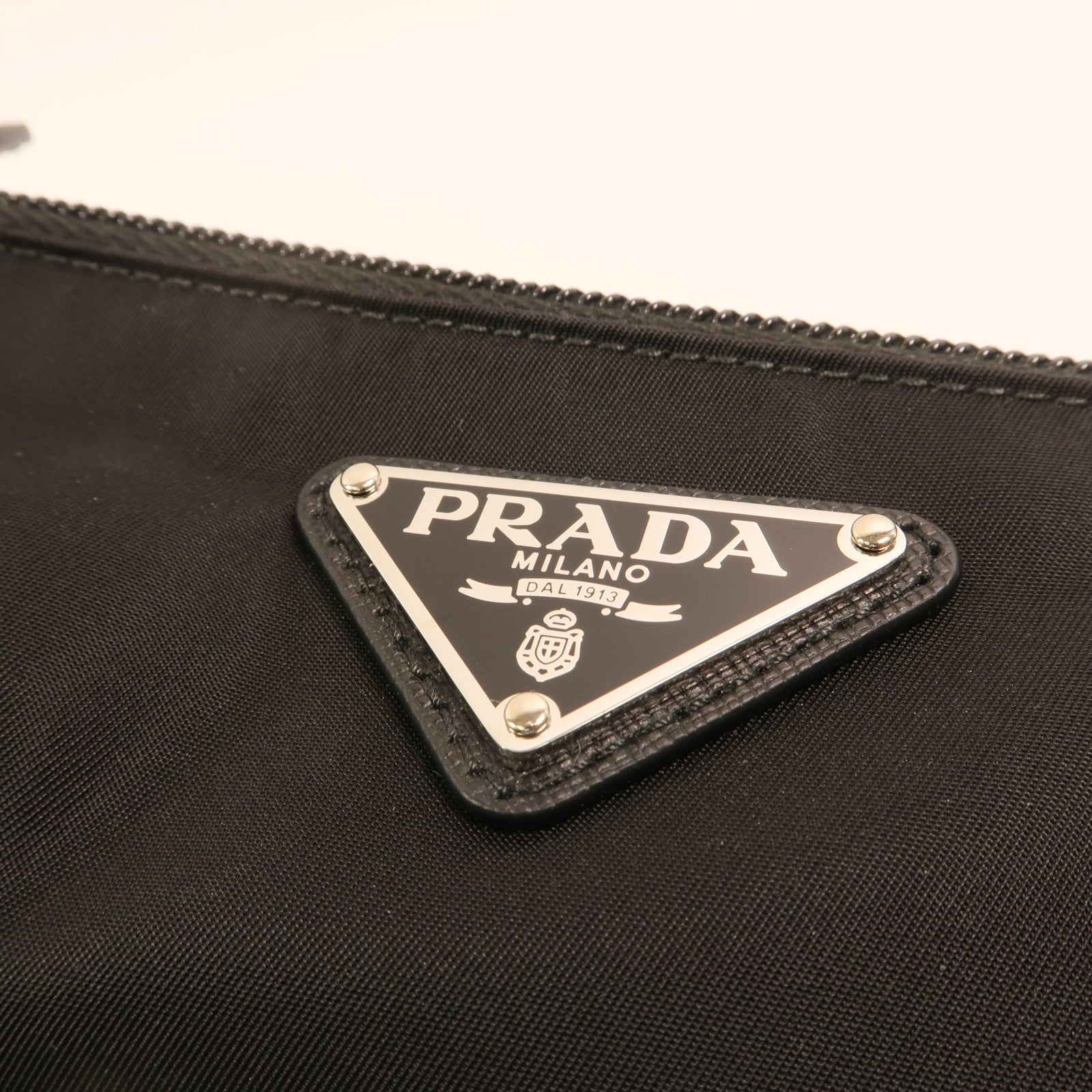 PRADA 尼龍Pouch銀扣手拿包