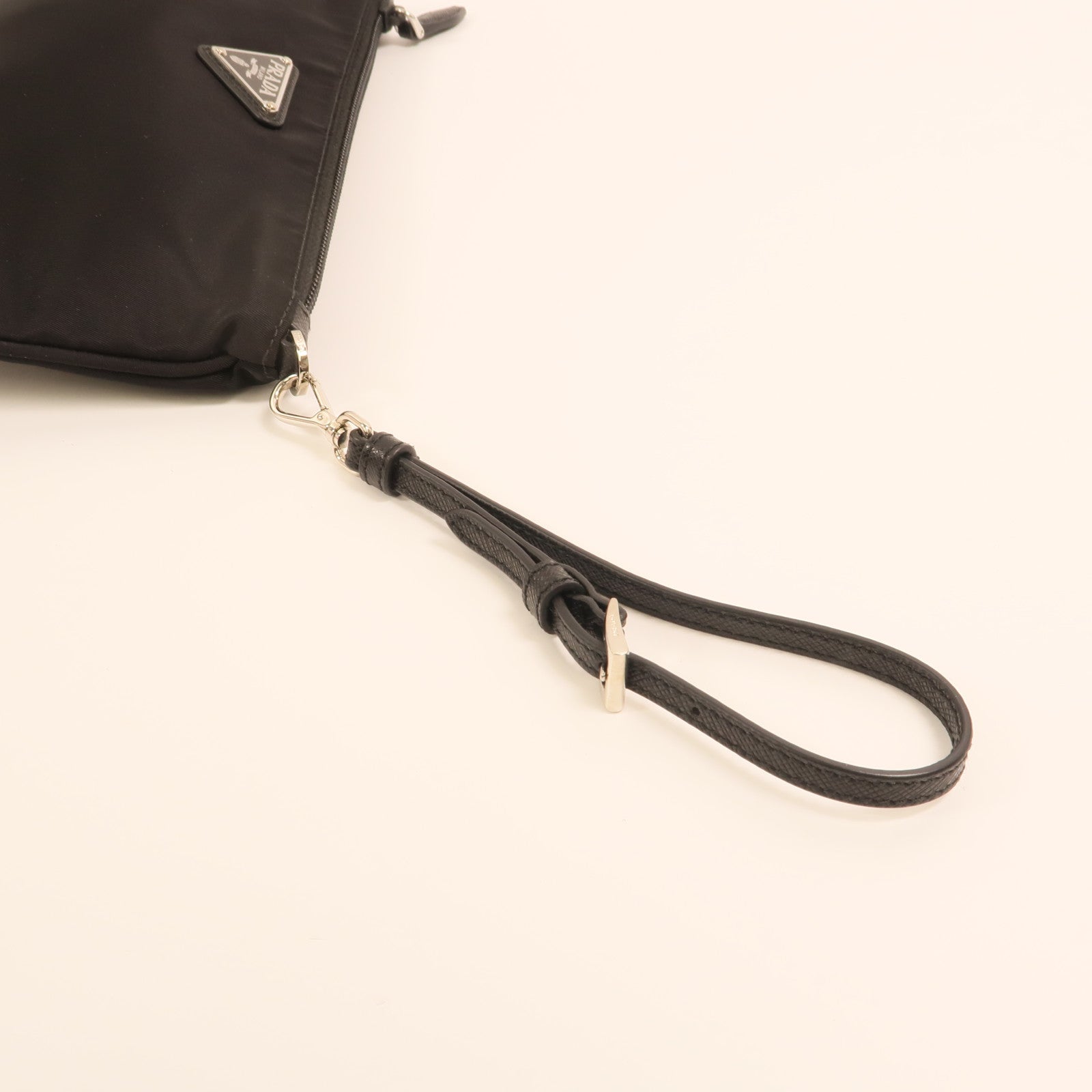 PRADA 尼龍Pouch銀扣手拿包