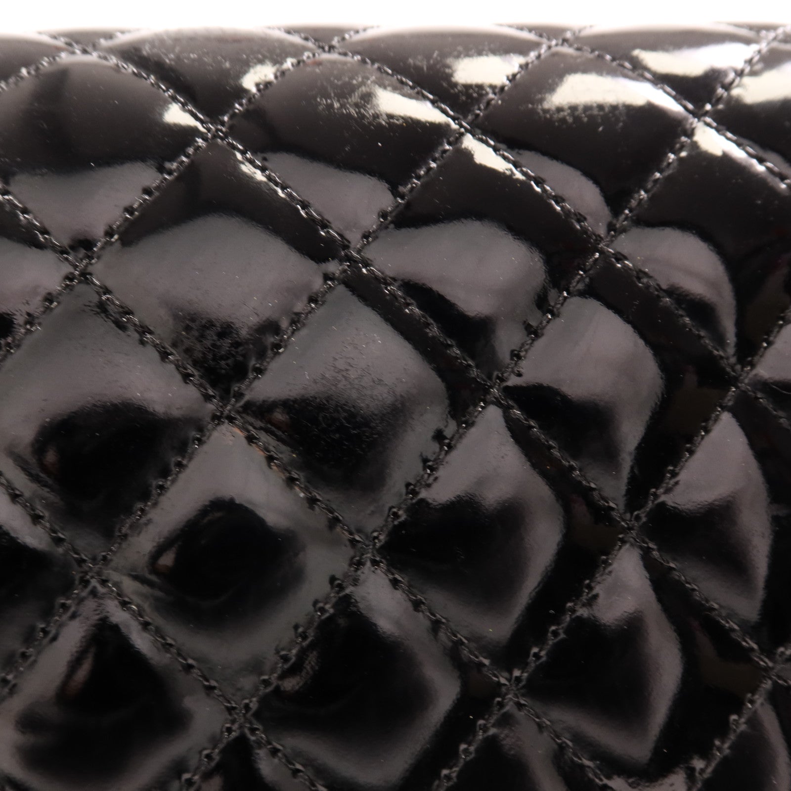 CHANEL 漆皮皮革Boy 28銀扣肩背袋