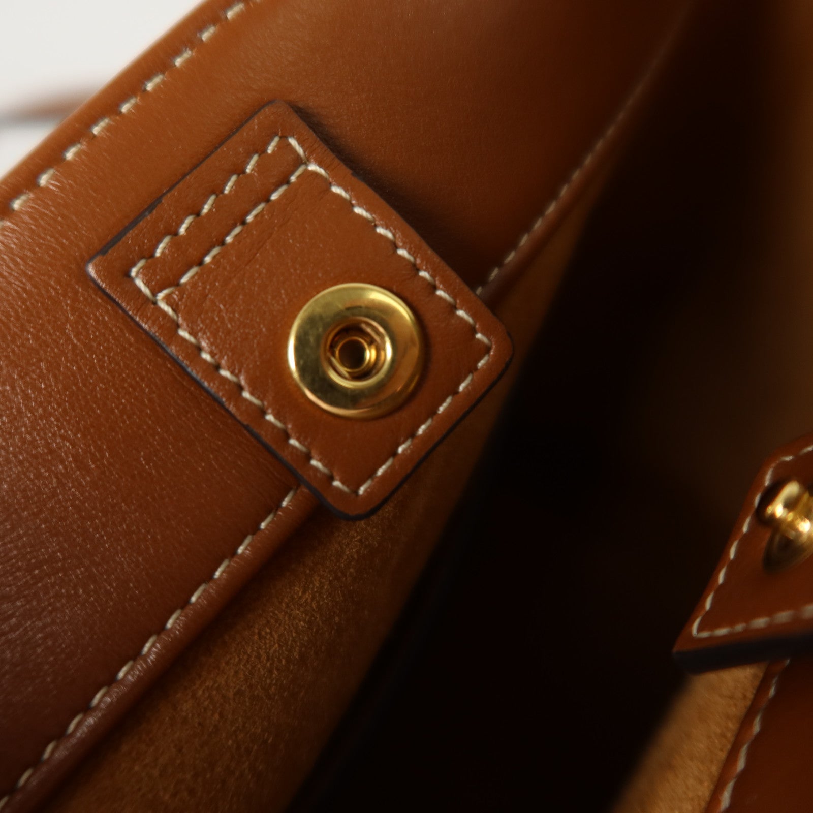 CELINE 牛皮皮革Small Cuir Triomphe Bucket金扣肩背袋
