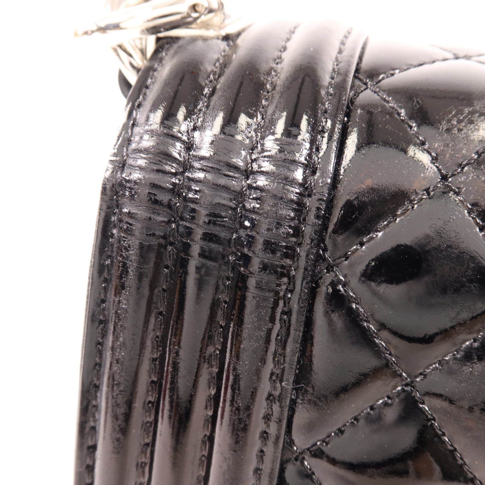 CHANEL 漆皮皮革Boy 28銀扣肩背袋