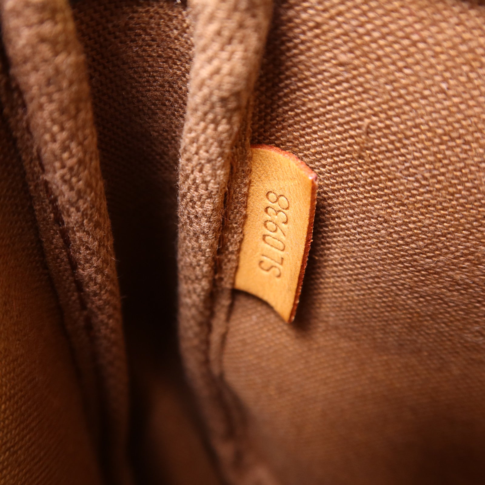 LOUIS VUITTON Monogram Pochette Accessoires金扣手挽袋棕色