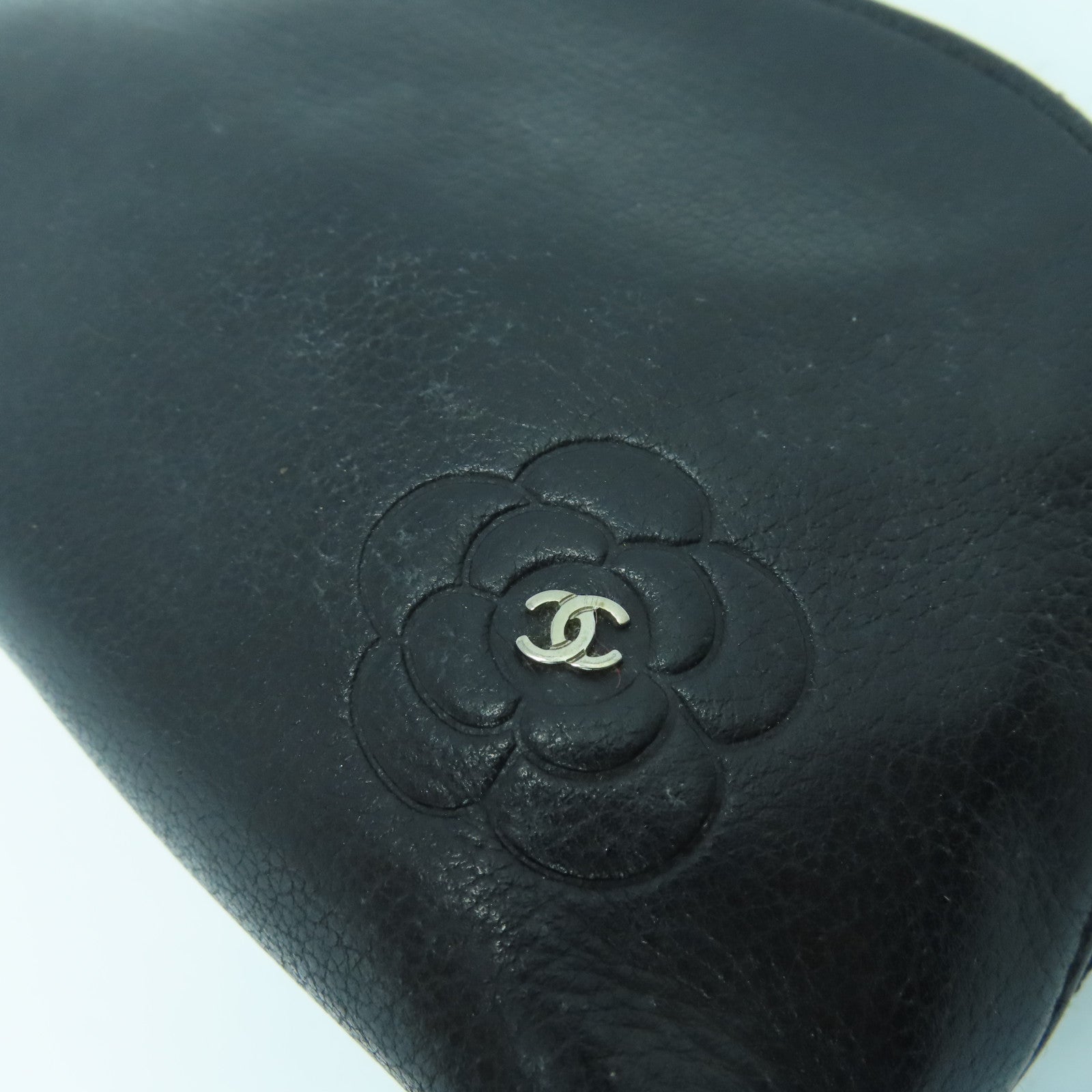 CHANEL 【激減優惠】牛皮皮革Pouch銀扣手拿包黑色