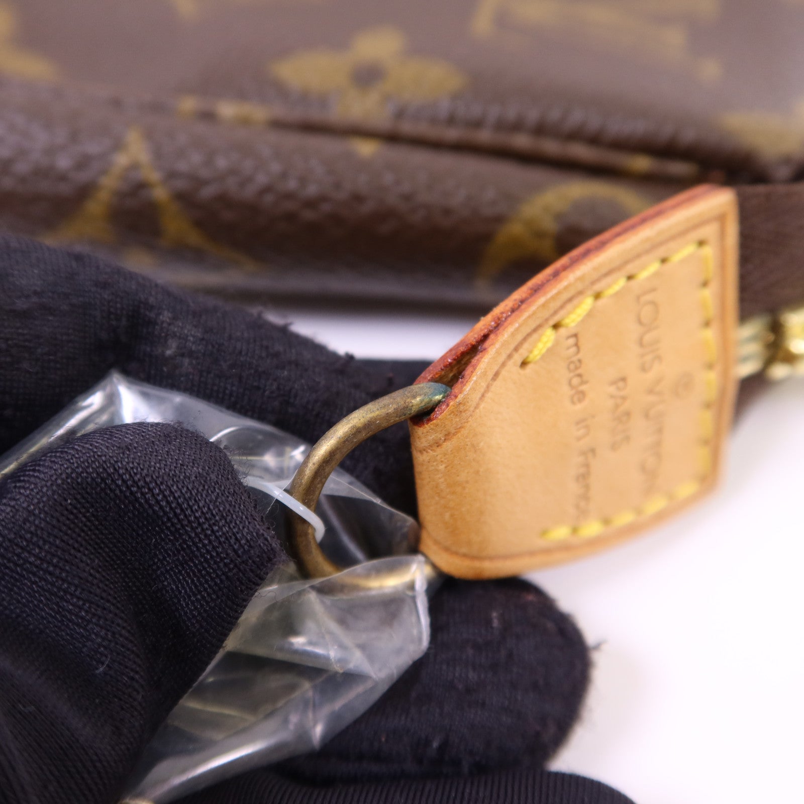 LOUIS VUITTON Monogram Pochette Accessoires金扣手挽袋棕色