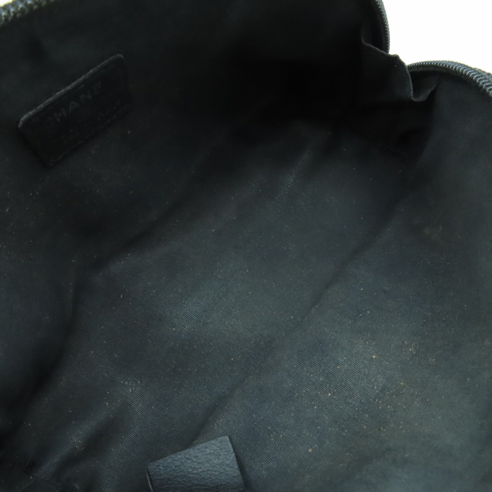 CHANEL 【激減優惠】牛皮皮革Pouch銀扣手拿包黑色