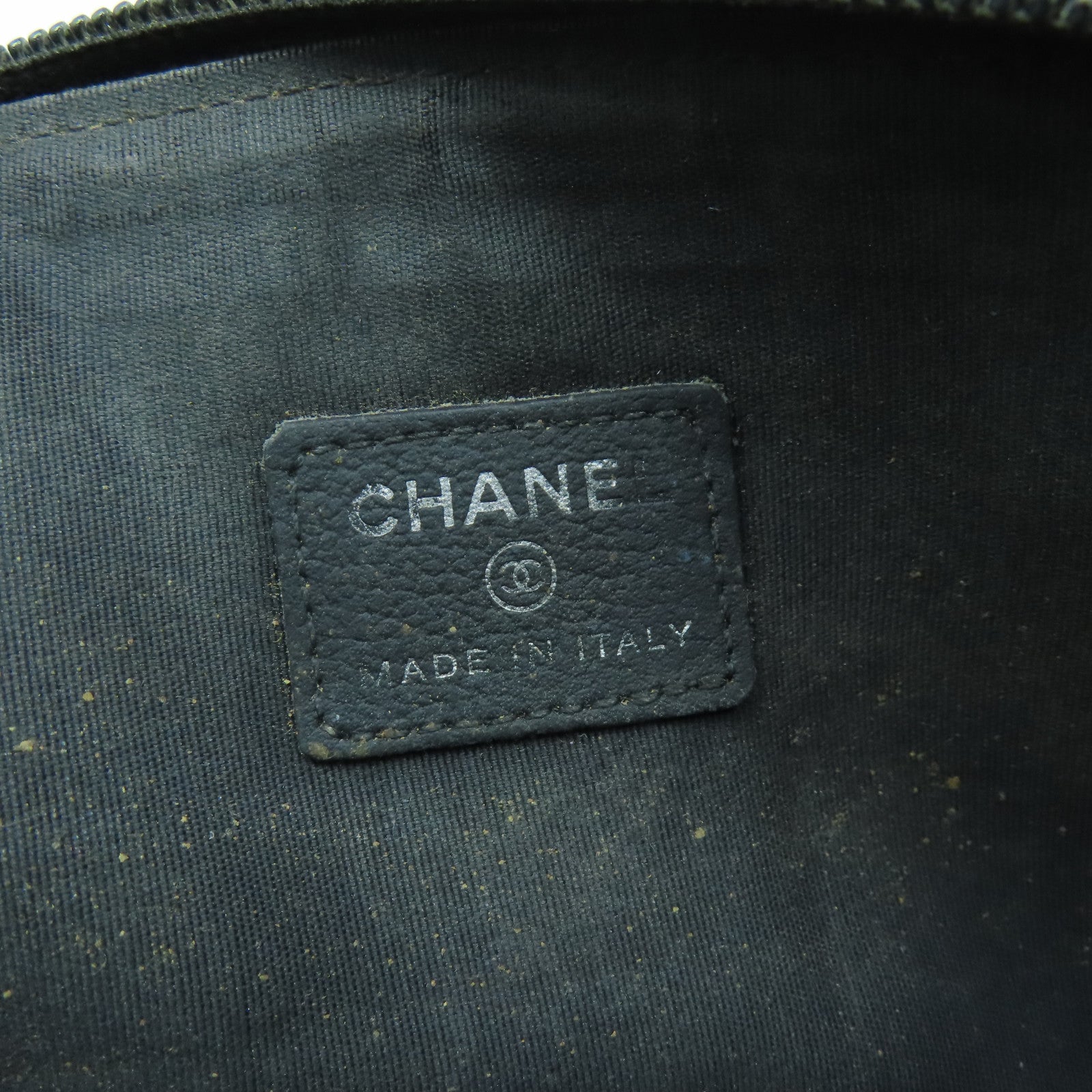 CHANEL 【激減優惠】牛皮皮革Pouch銀扣手拿包黑色