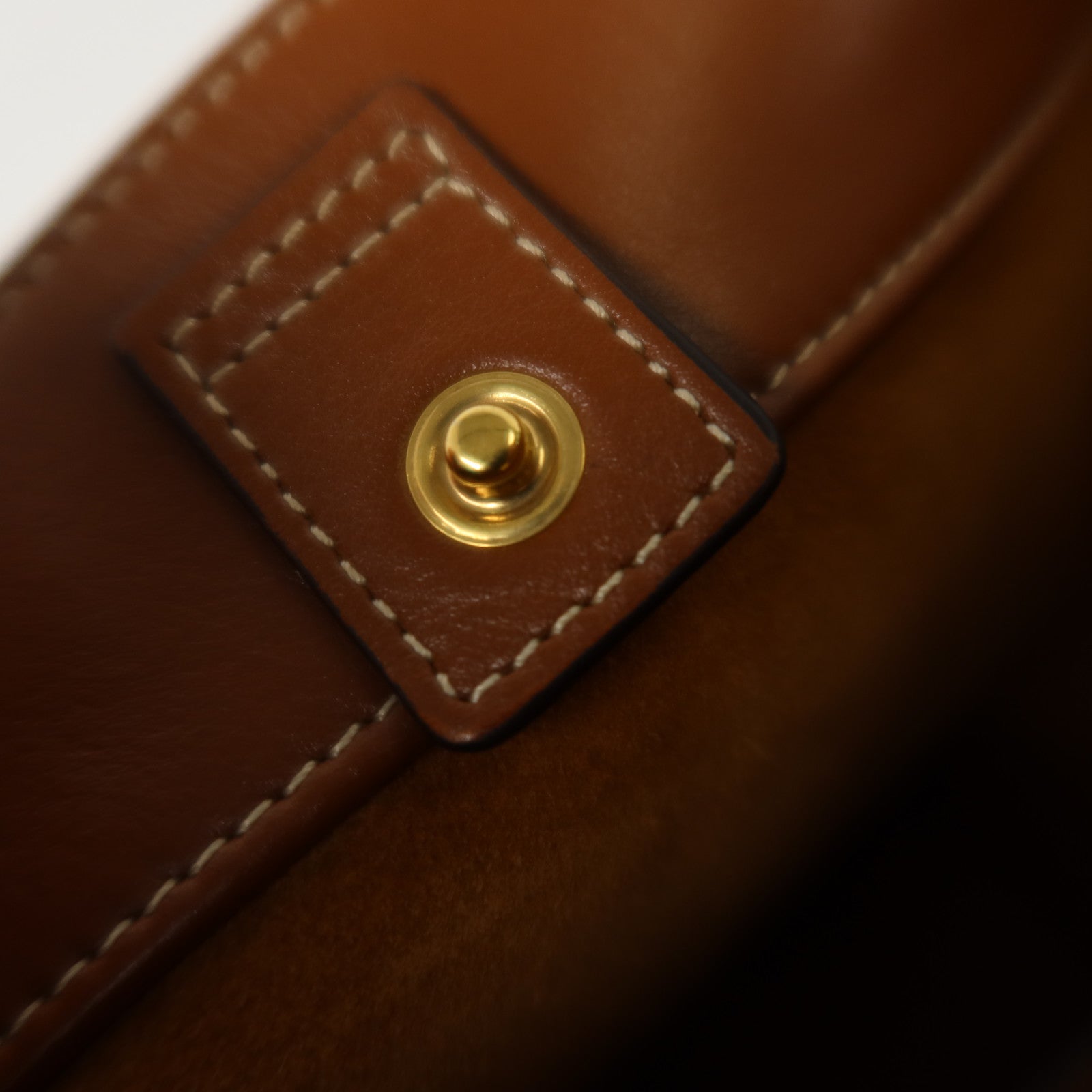 CELINE 牛皮皮革Small Cuir Triomphe Bucket金扣肩背袋