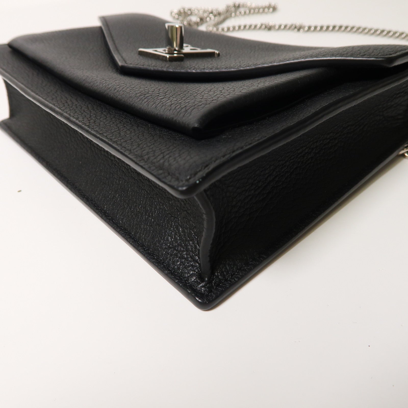 LOUIS VUITTON 牛皮皮革Mylockme Chain Pochette銀扣鏈帶肩背袋黑色