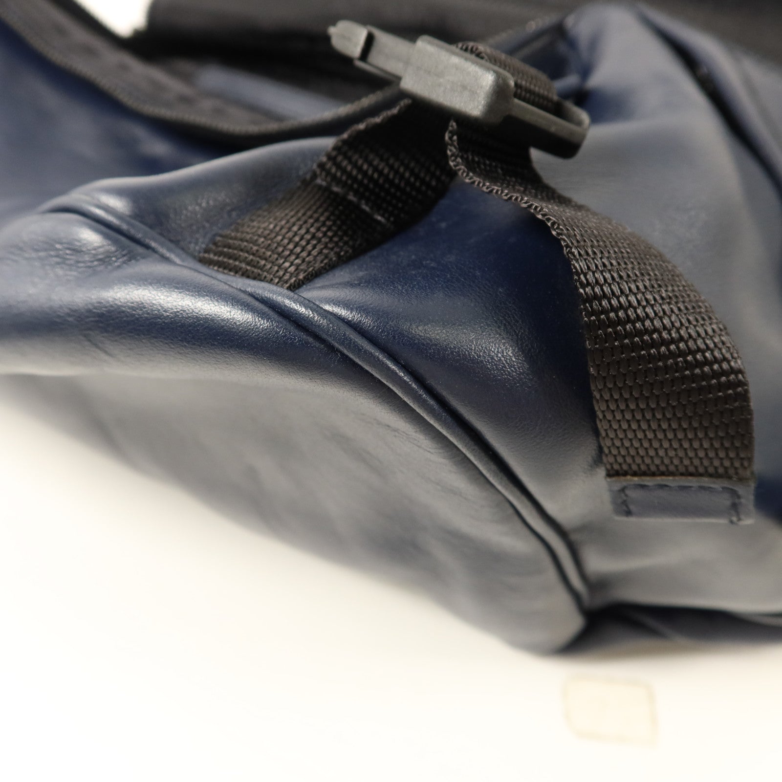 PRADA 牛皮皮革Messenger Bag肩背袋