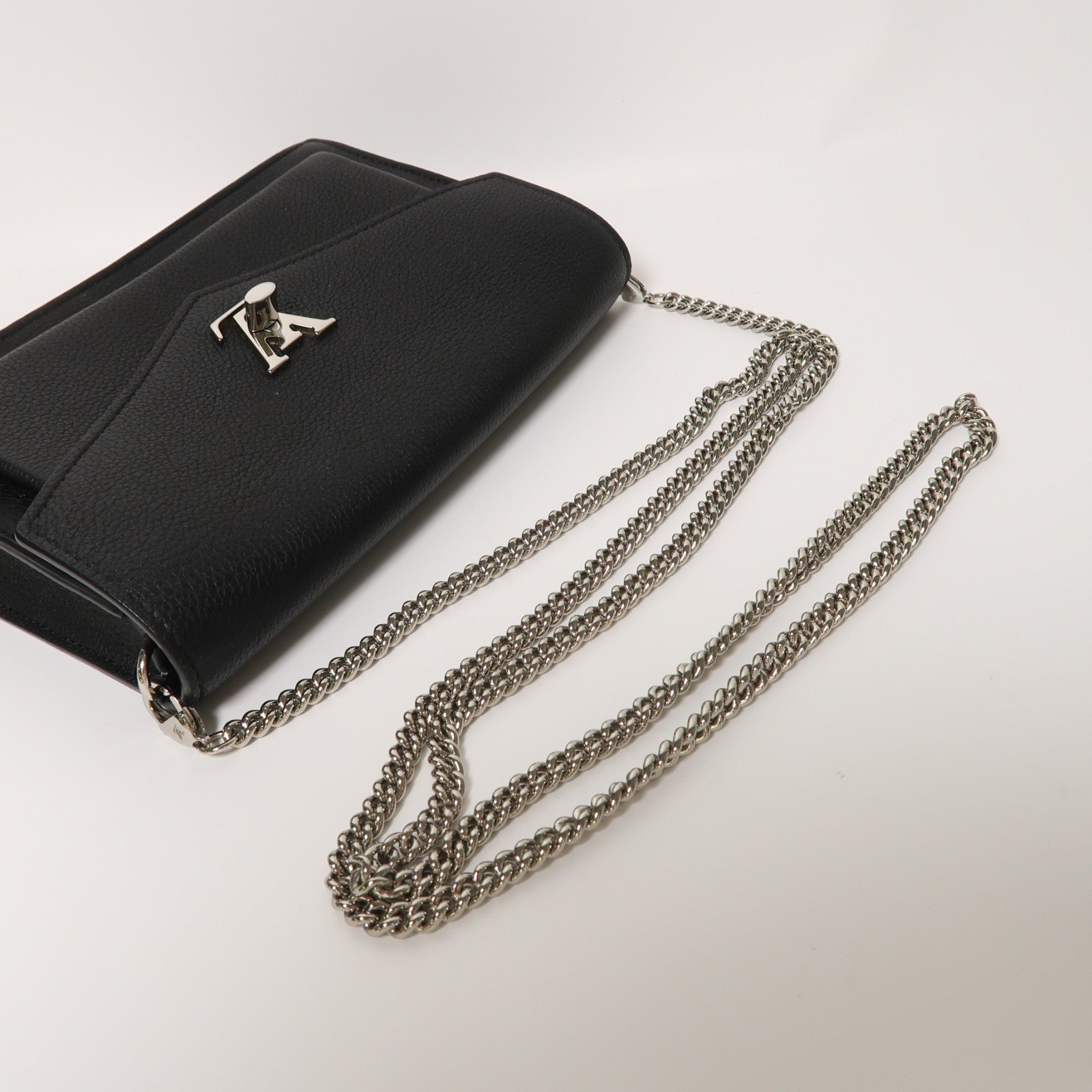LOUIS VUITTON 牛皮皮革Mylockme Chain Pochette銀扣鏈帶肩背袋黑色