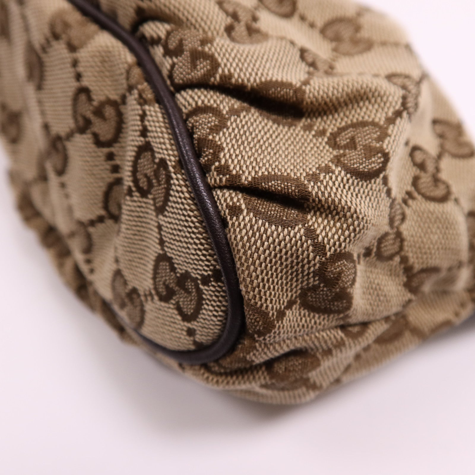 GUCCI 帆布Shoulder Pouch金扣肩背袋