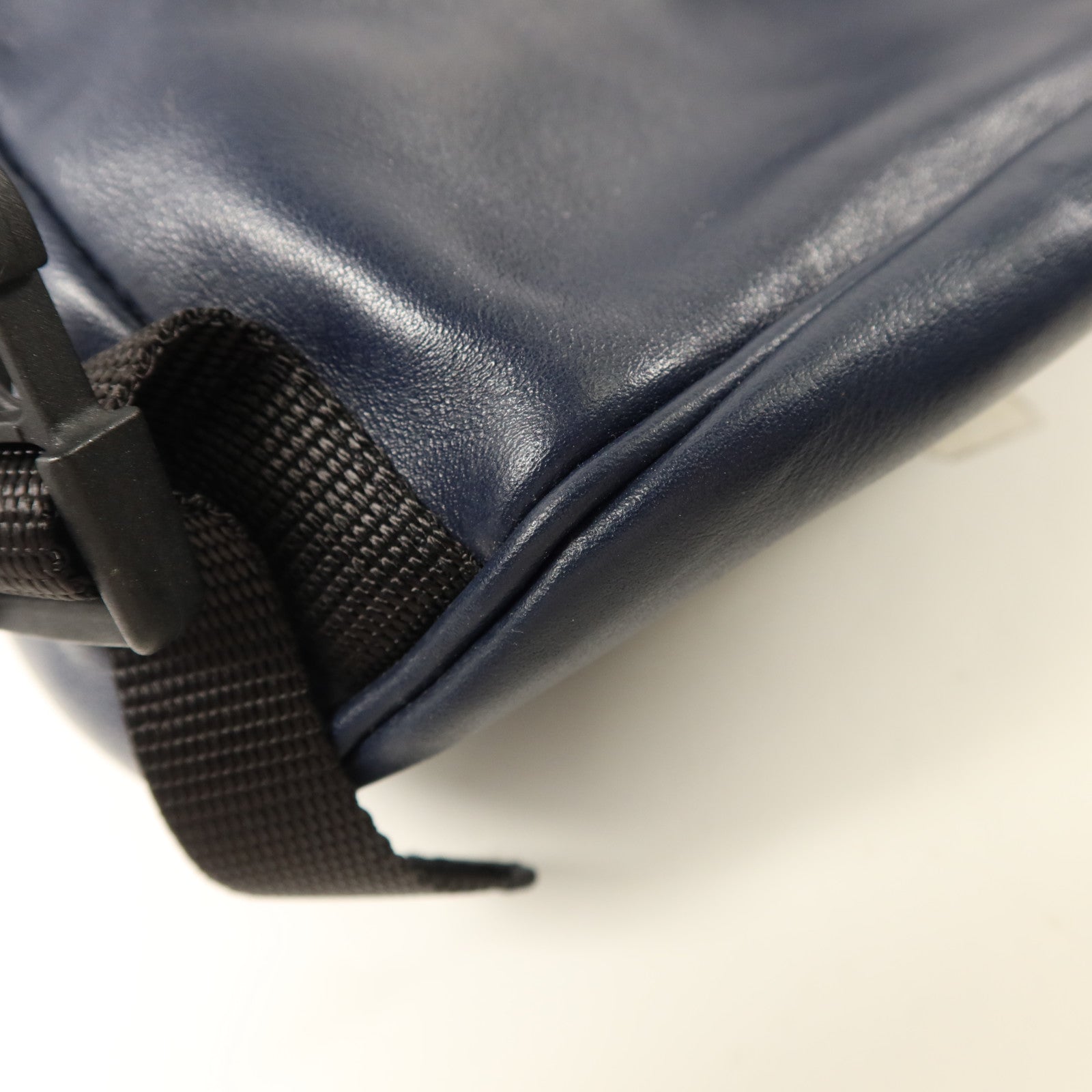PRADA 牛皮皮革Messenger Bag肩背袋