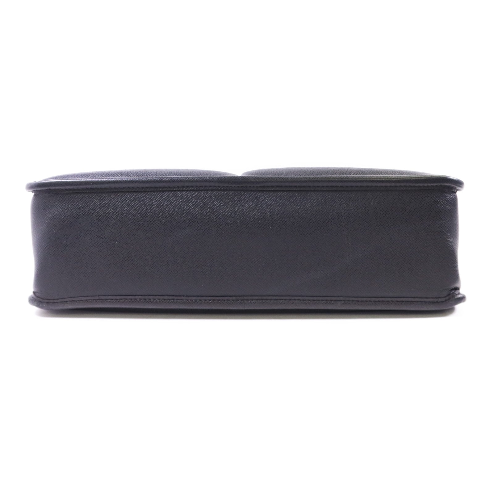 LOUIS VUITTON Taiga Anton Messenger Bag銀扣公事包