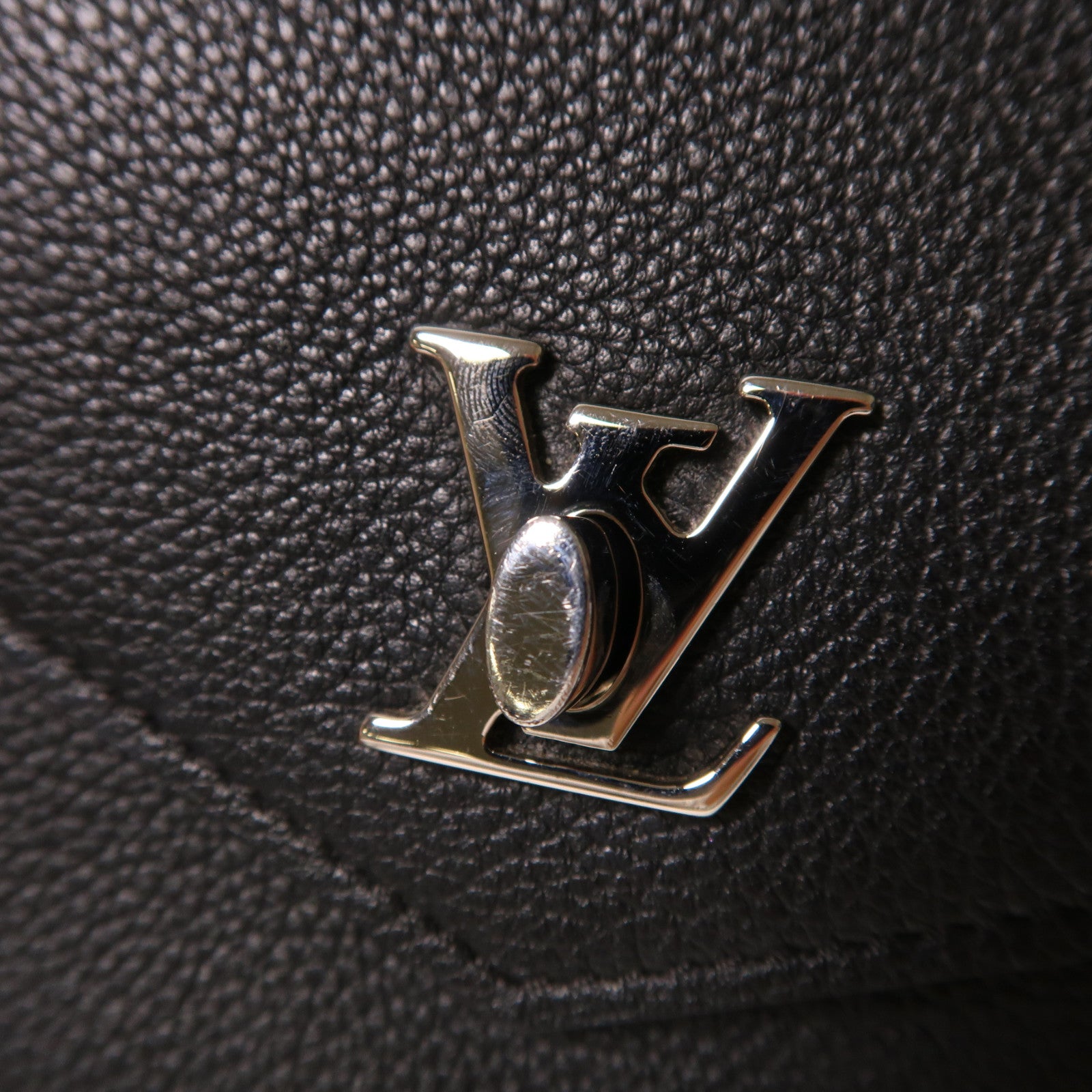 LOUIS VUITTON 牛皮皮革Mylockme Chain Pochette銀扣鏈帶肩背袋黑色