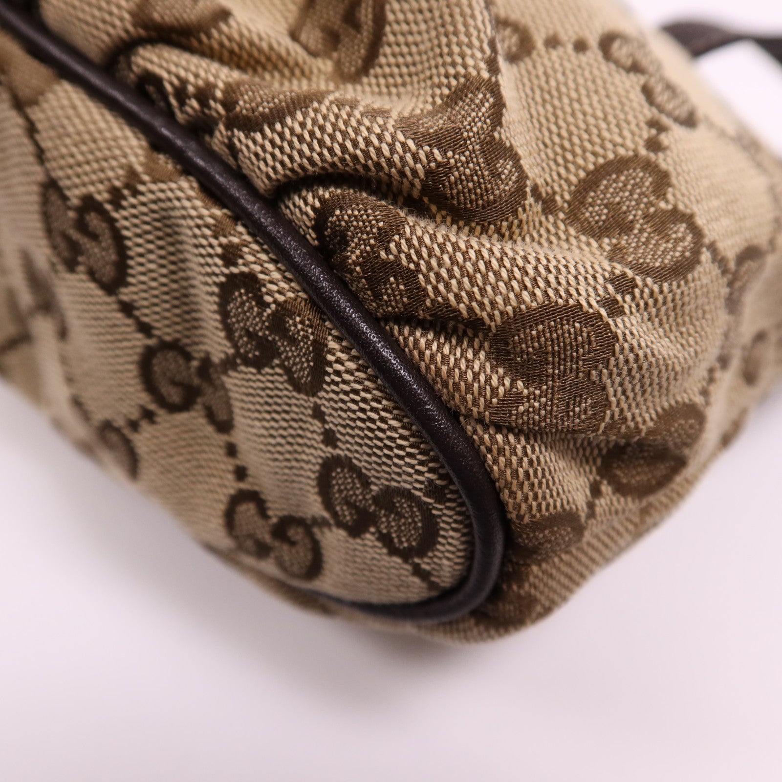 GUCCI 帆布Shoulder Pouch金扣肩背袋
