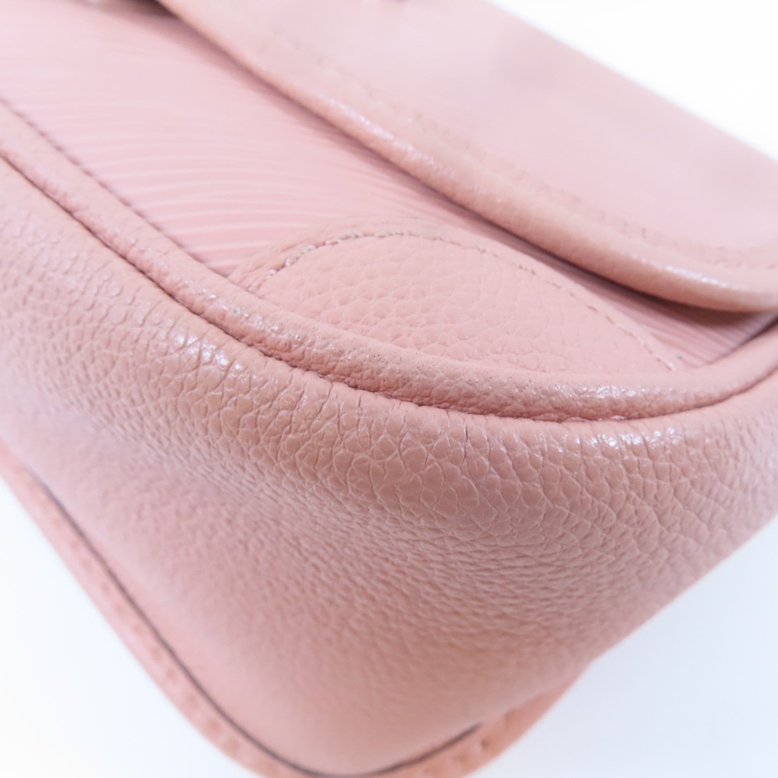 LOUIS VUITTON EPI Buci銀扣肩背袋粉紅色