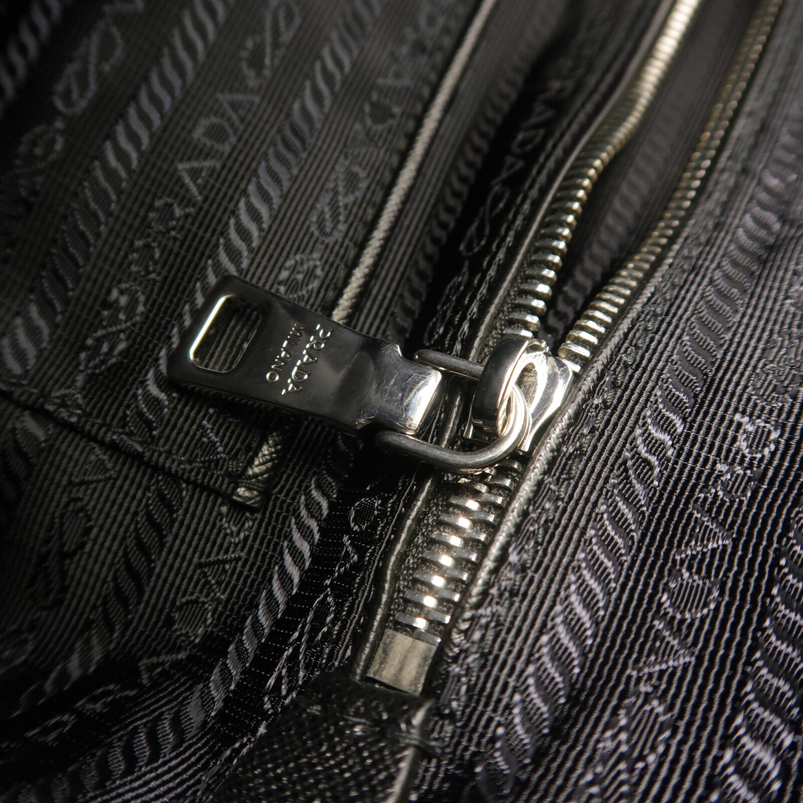 PRADA 尼龍Chain Shoulder鏈帶肩背袋