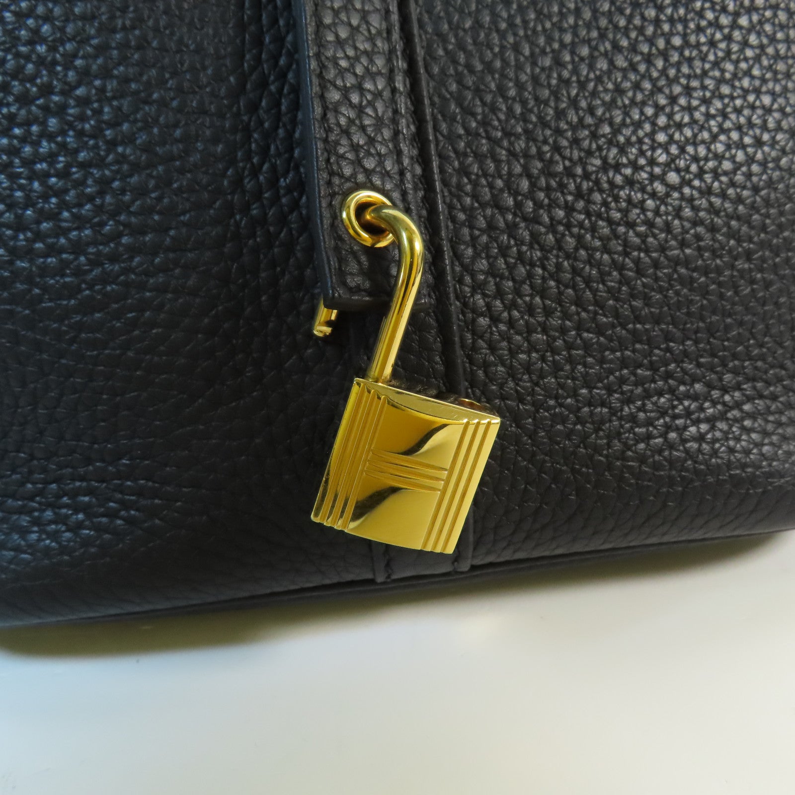 HERMES Clemence皮革Picotin MM金扣手挽袋Noir