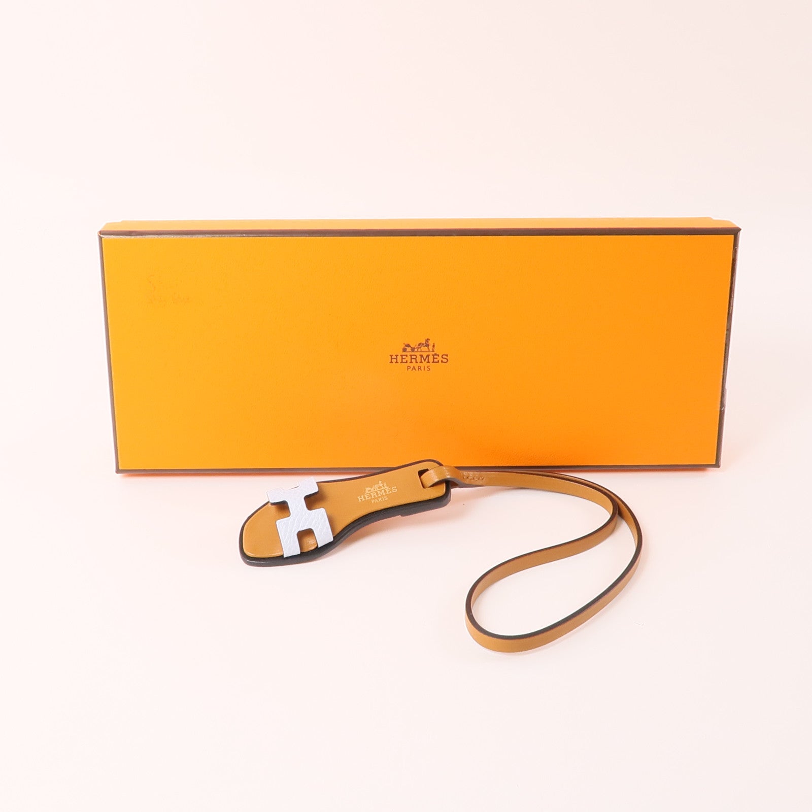 HERMES Epsom皮革Oran Nano Charm掛飾棕色/淺藍色
