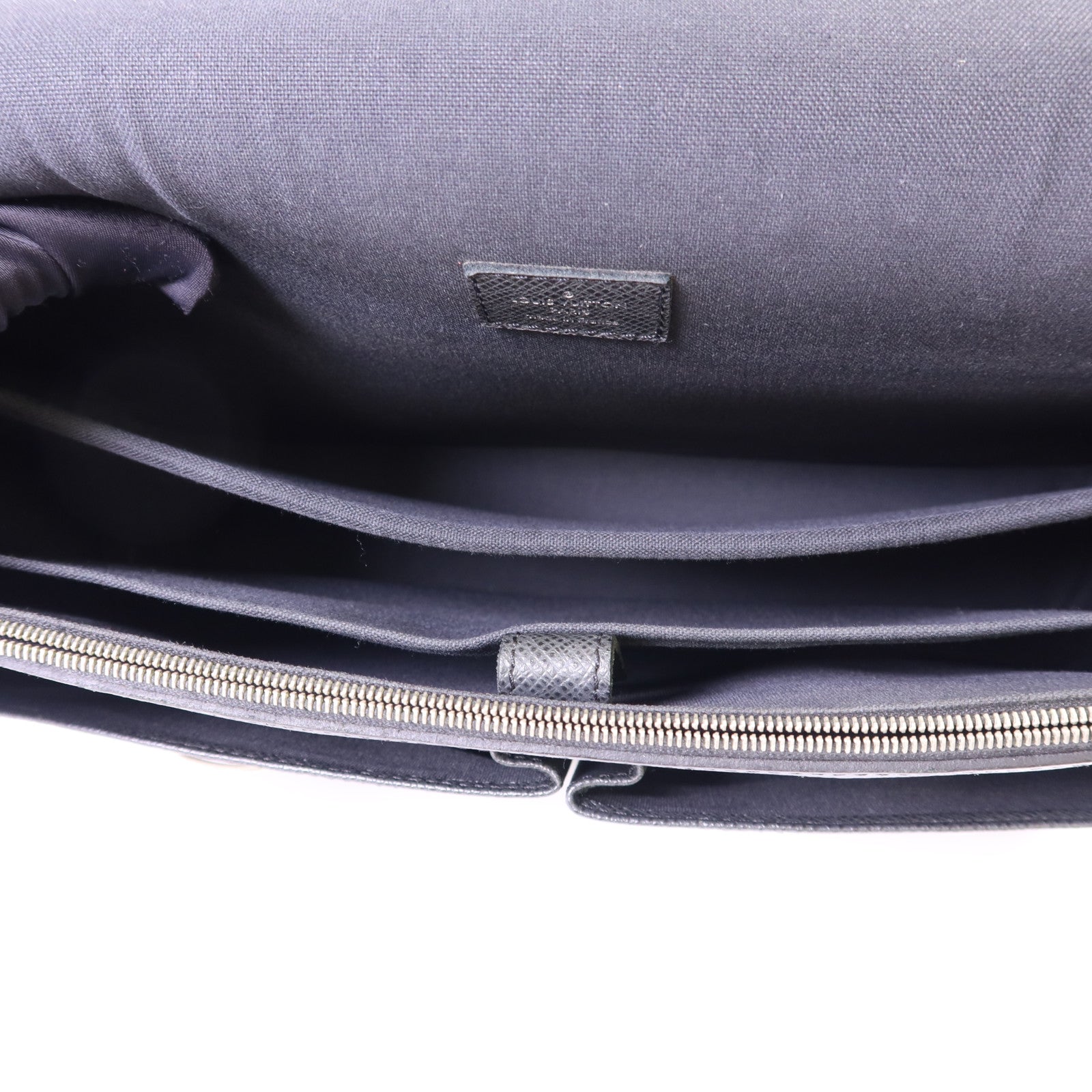 LOUIS VUITTON Taiga Anton Messenger Bag銀扣公事包