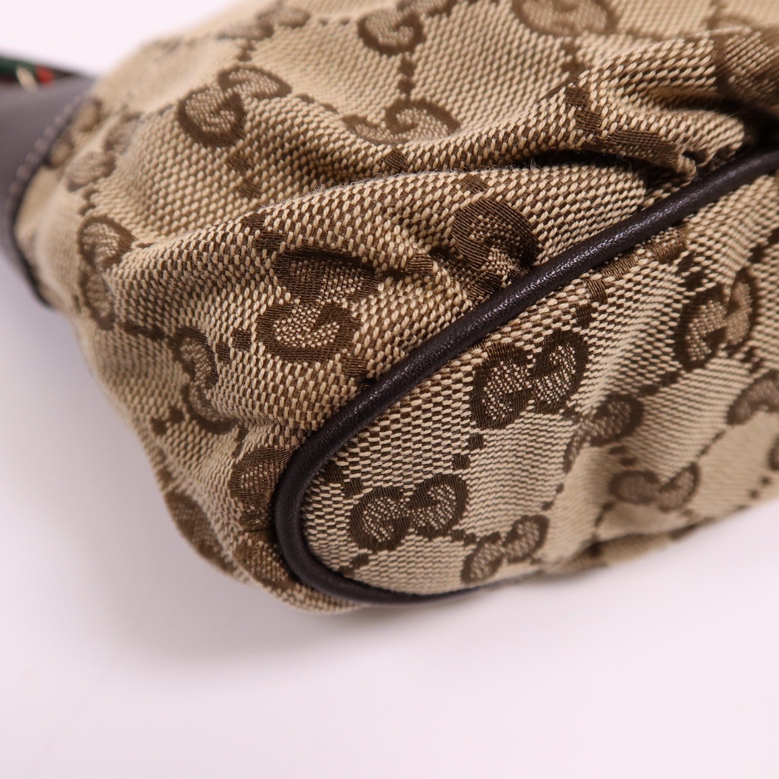 GUCCI 帆布Shoulder Pouch金扣肩背袋
