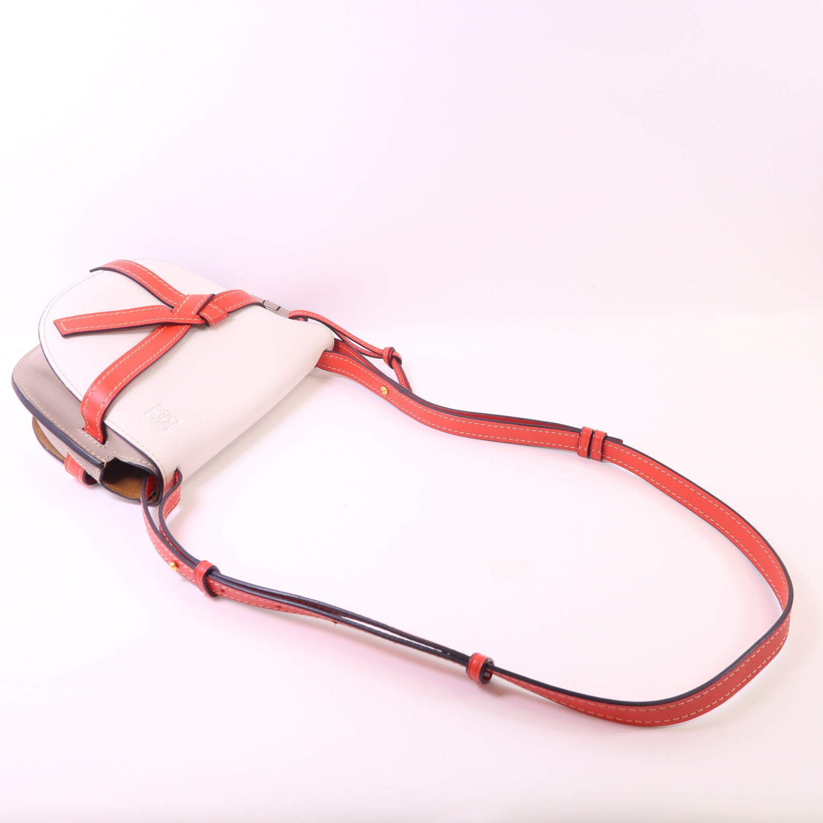 LOEWE 牛皮皮革Gate Small金扣肩背袋