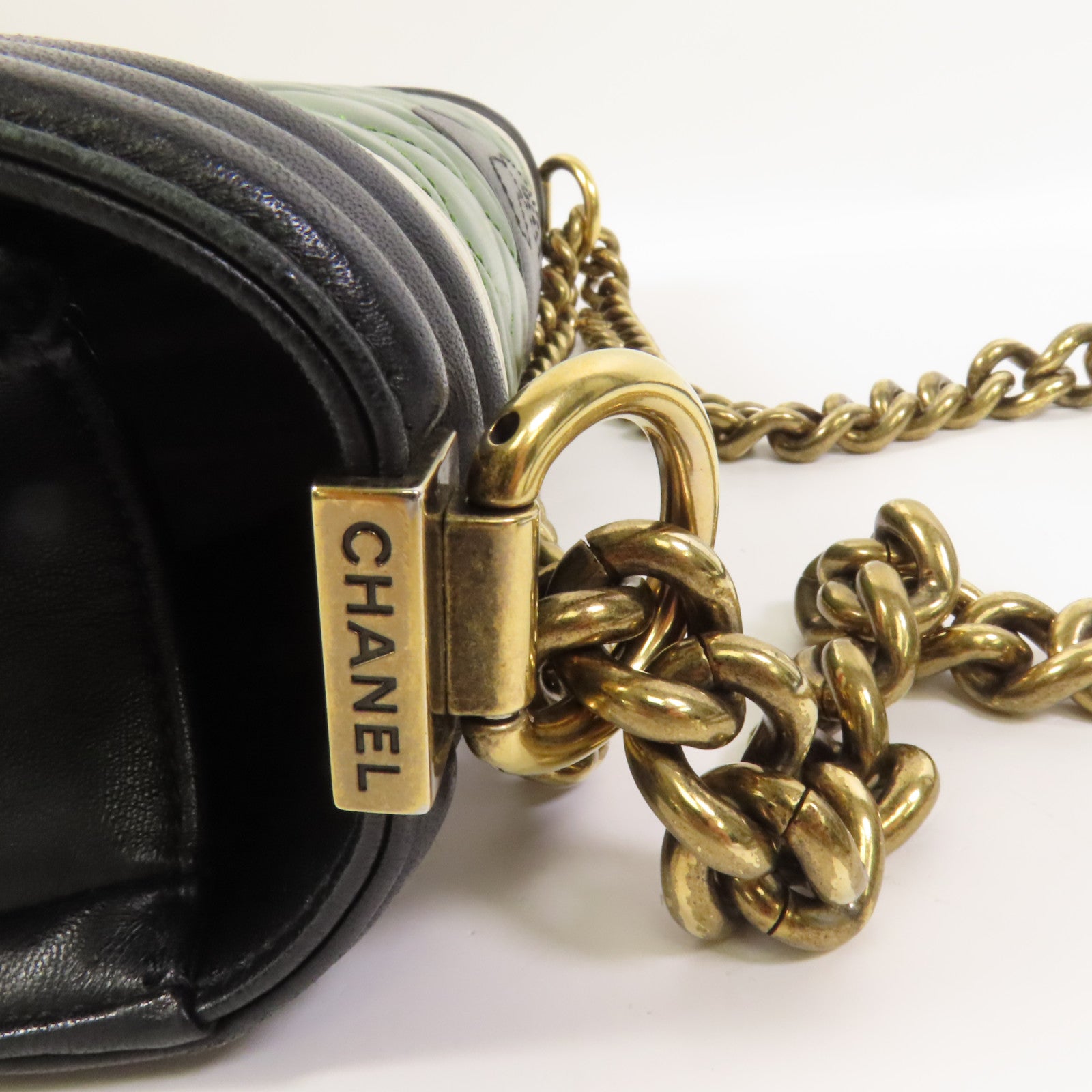 CHANEL 羊皮皮革Boy 28金扣鏈帶肩背袋