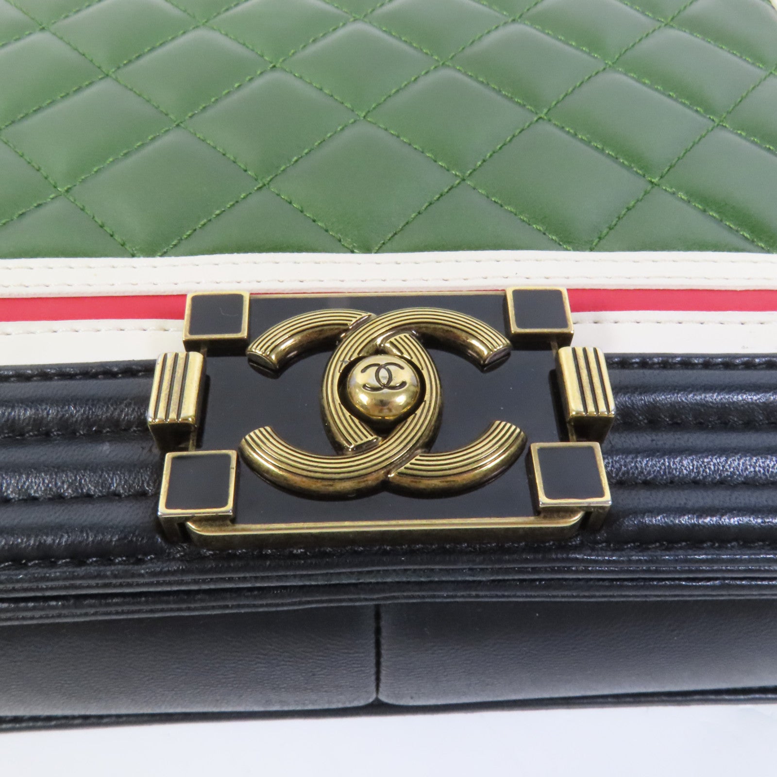 CHANEL 羊皮皮革Boy 28金扣鏈帶肩背袋