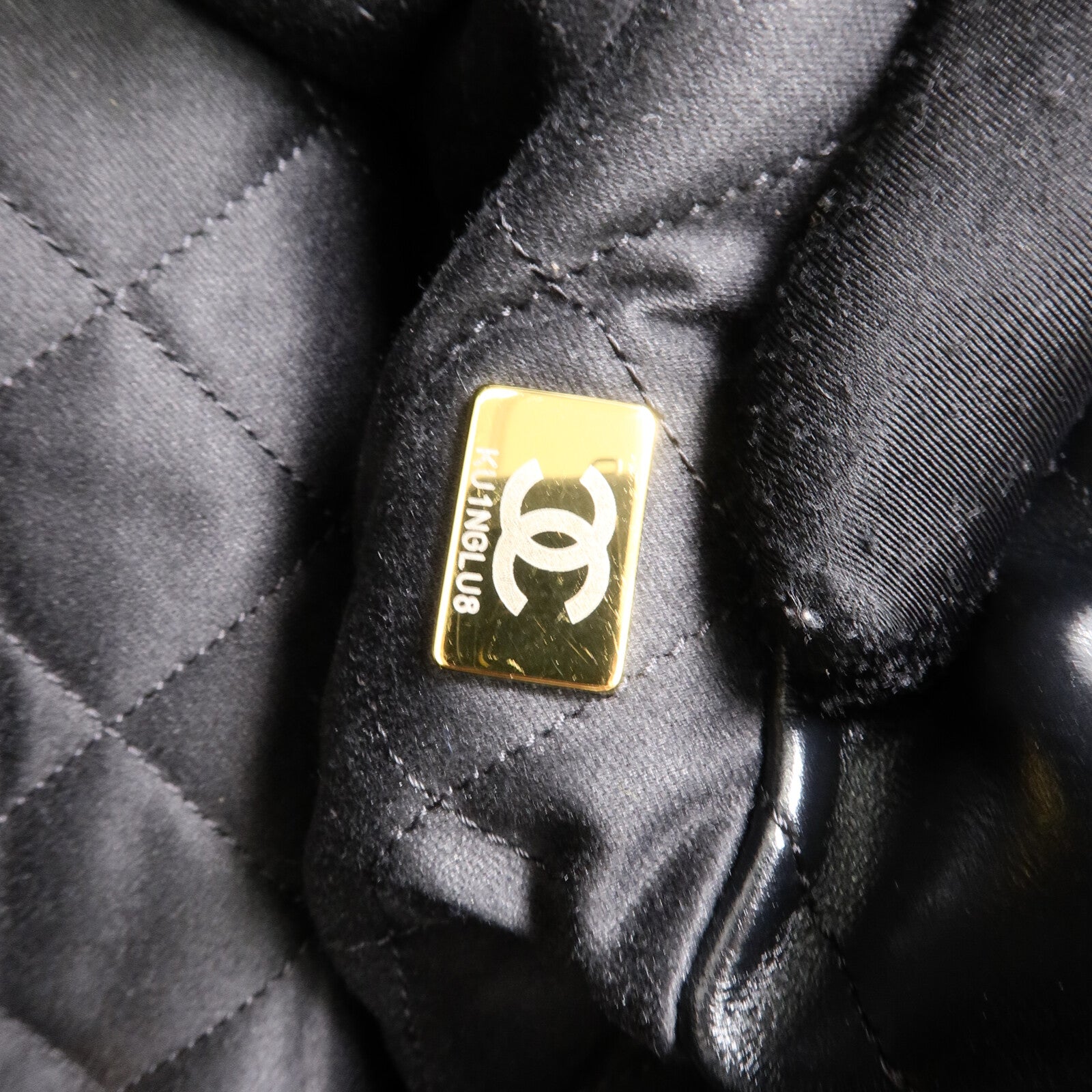 CHANEL 牛皮皮革Chanel 22 Small鏈帶肩背袋