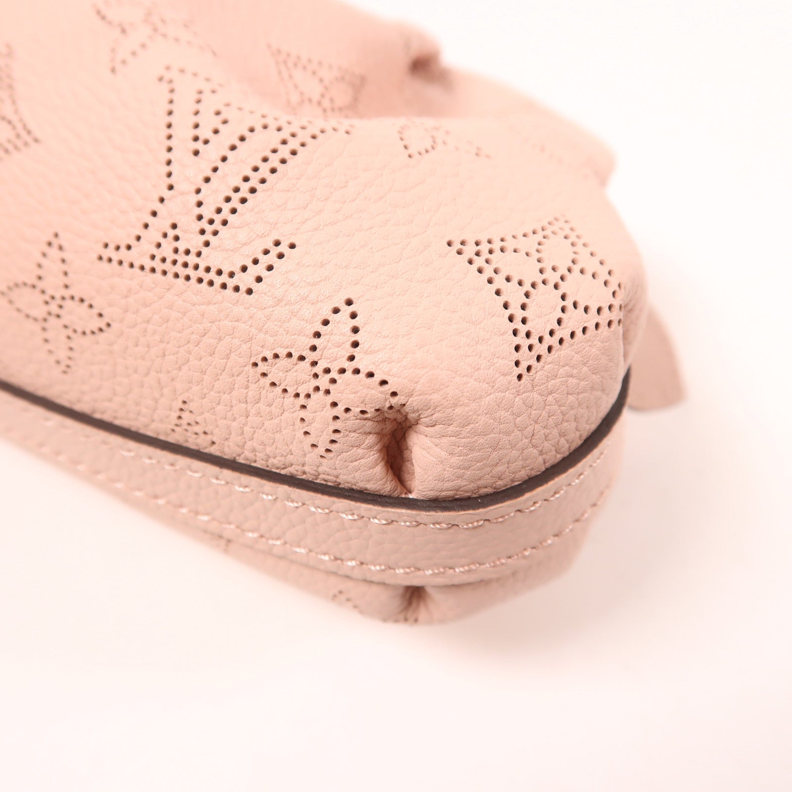 LOUIS VUITTON Monogram Mahina Scala Mini Pouch銀扣肩背袋