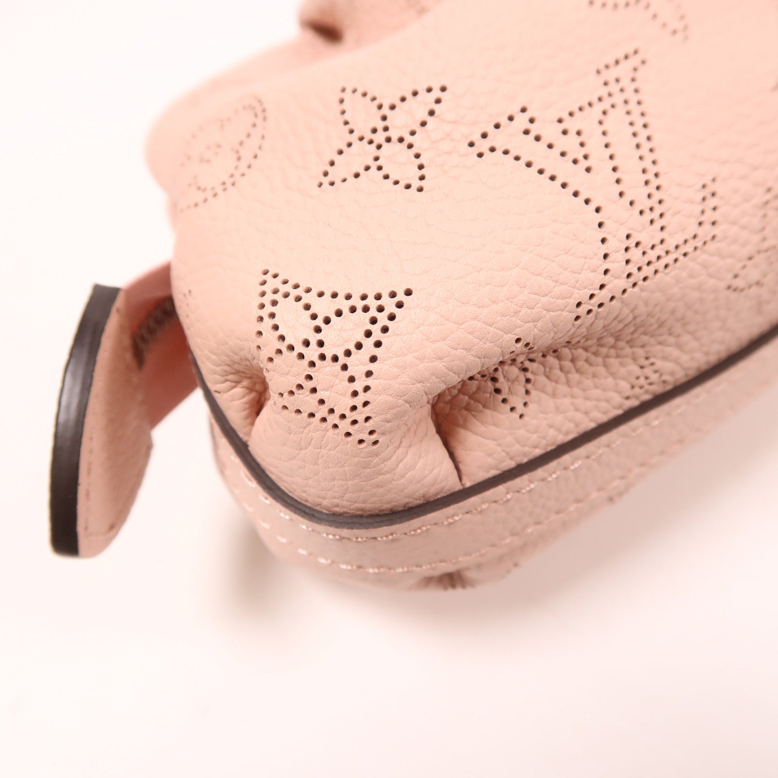 LOUIS VUITTON Monogram Mahina Scala Mini Pouch銀扣肩背袋