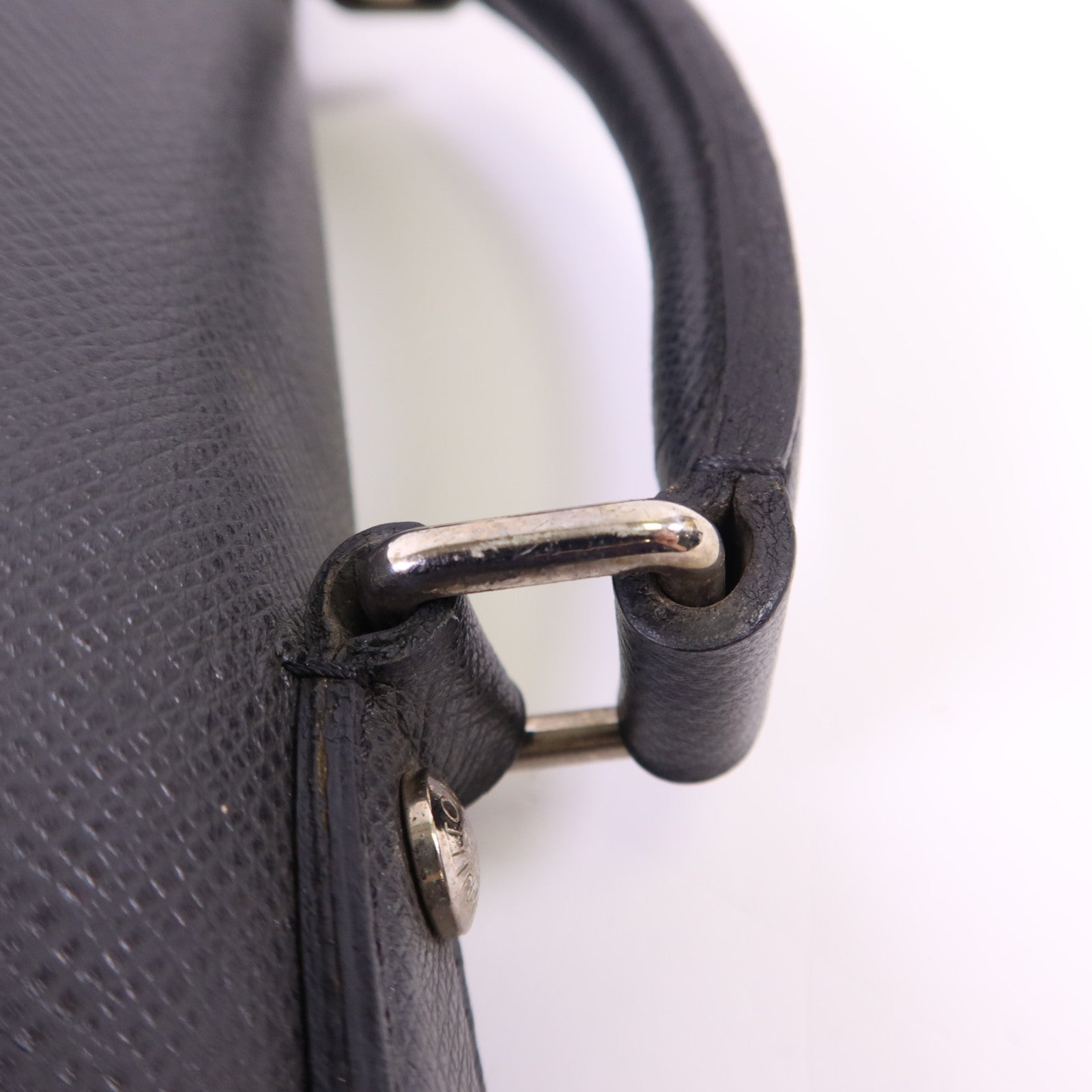 LOUIS VUITTON Taiga Anton Messenger Bag銀扣公事包