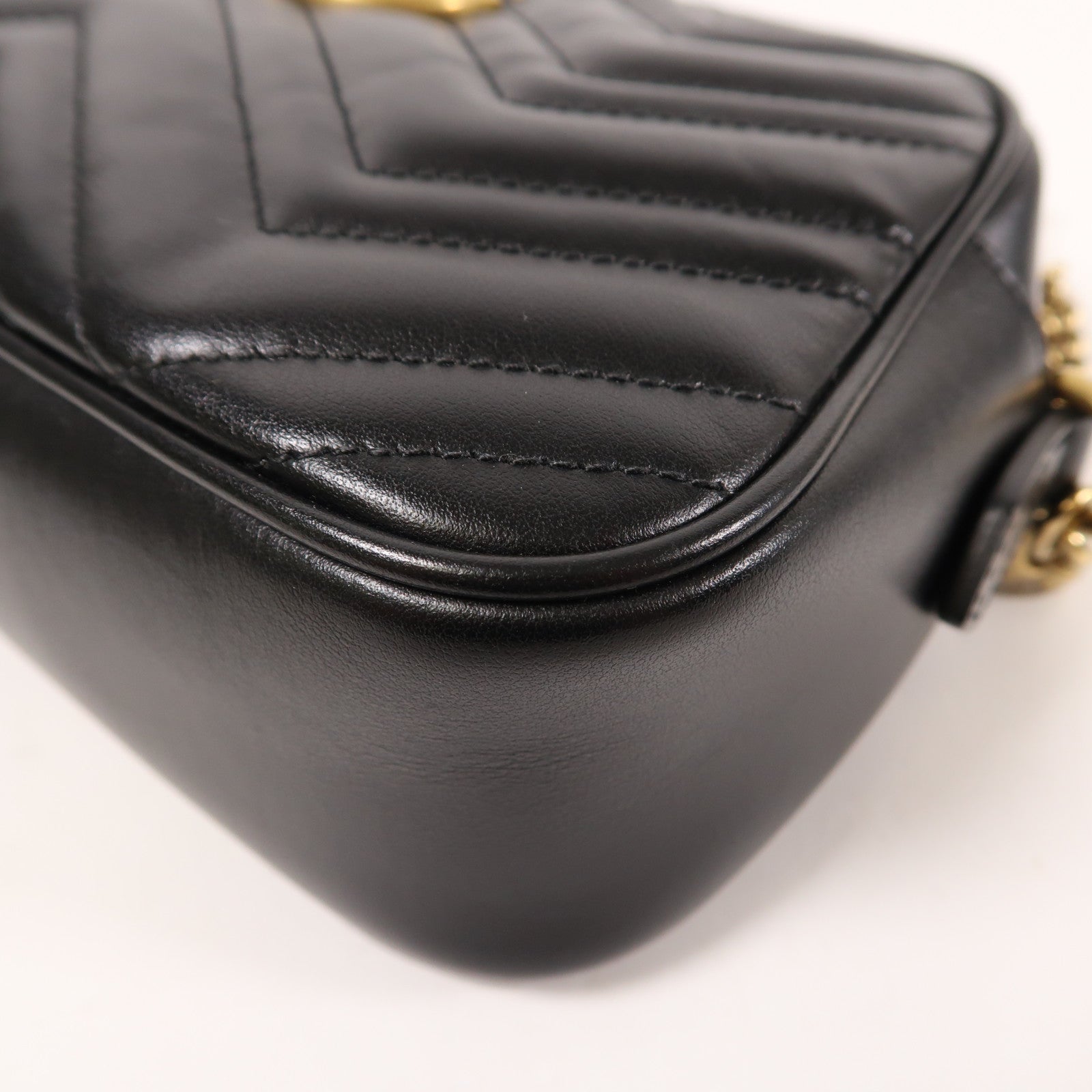 GUCCI 皮革GG Marmont Small Camera Bag金扣肩背袋