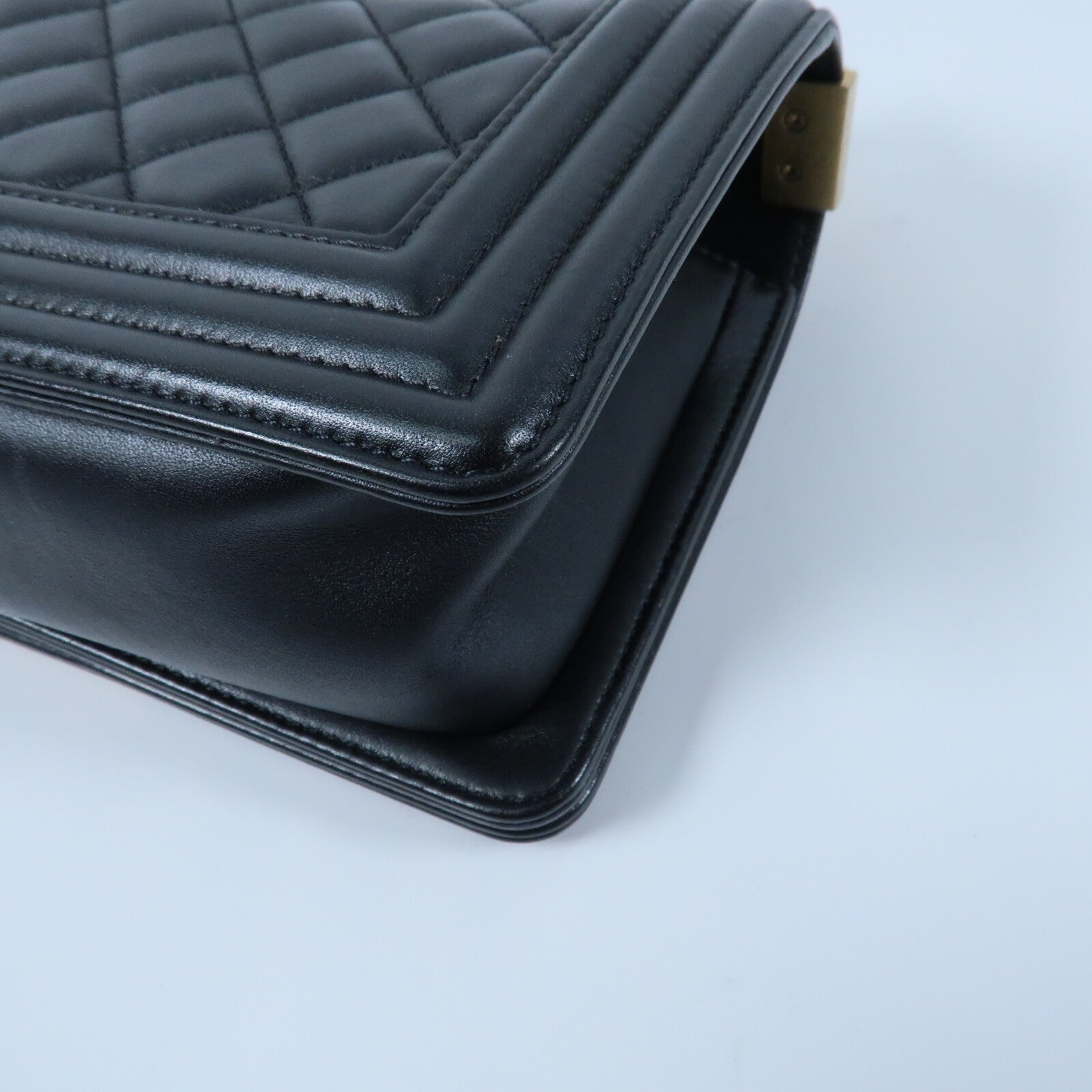 CHANEL 牛皮皮革Boy 20金扣鏈帶肩背袋