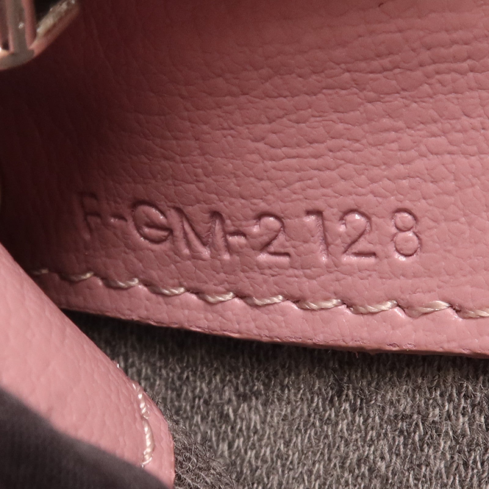 CELINE 羊皮皮革Trio銀扣肩背袋