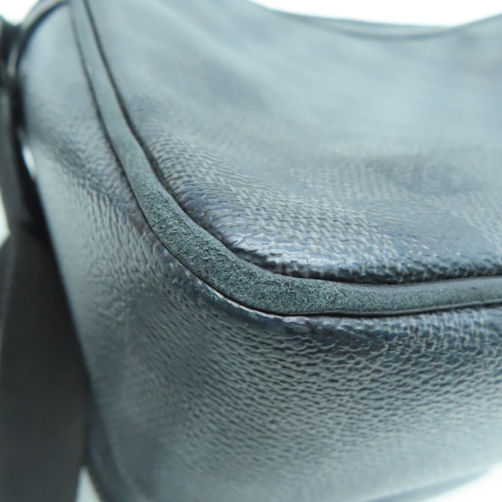 LOUIS VUITTON Damier Graphite Utility Messenger Bag肩背袋黑色