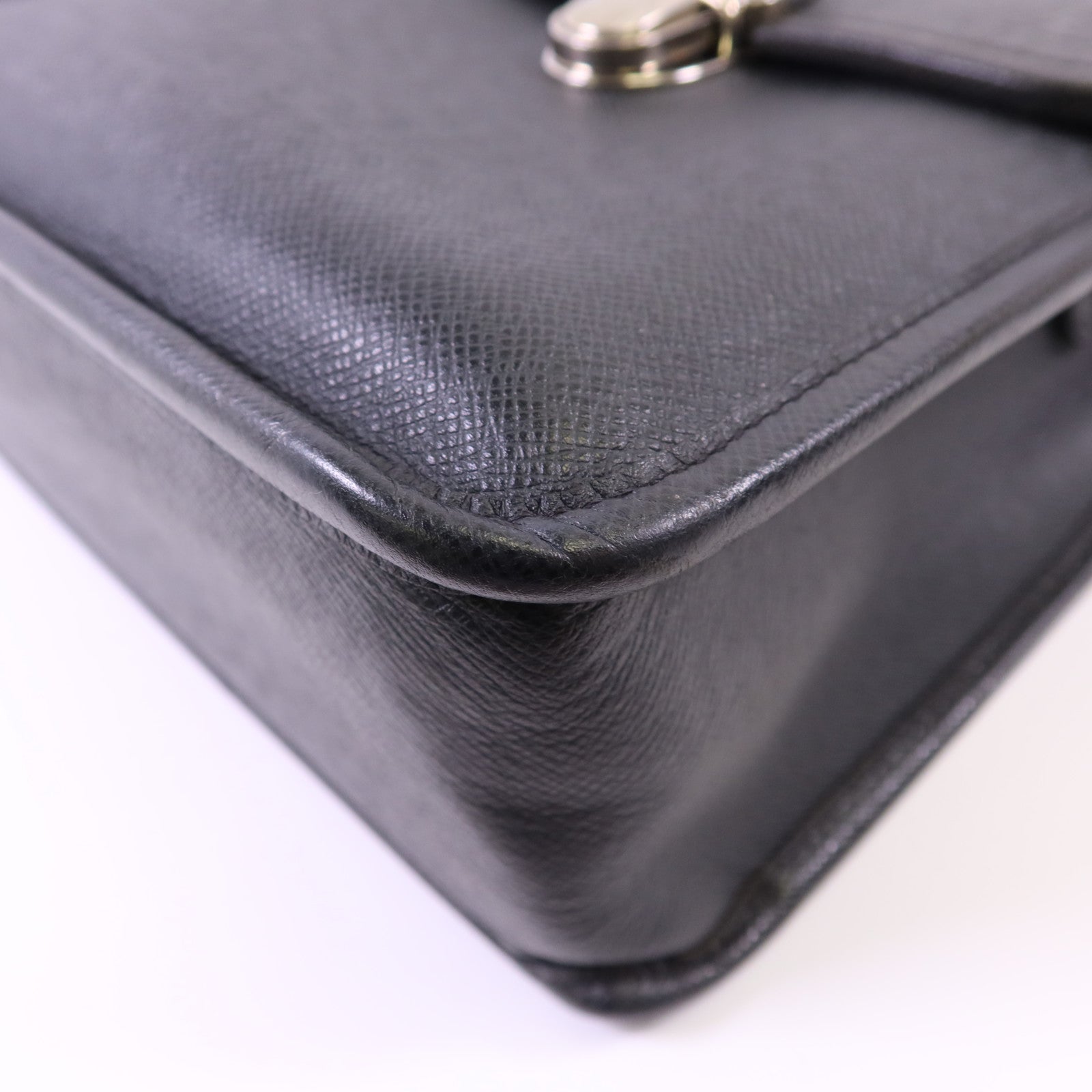 LOUIS VUITTON Taiga Anton Messenger Bag銀扣公事包