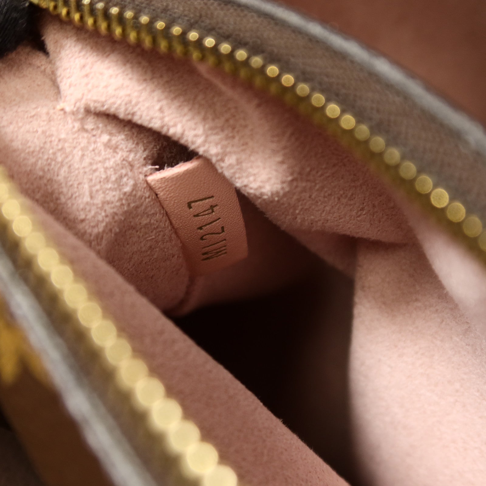 LOUIS VUITTON Monogram Neo Noe金扣肩背袋